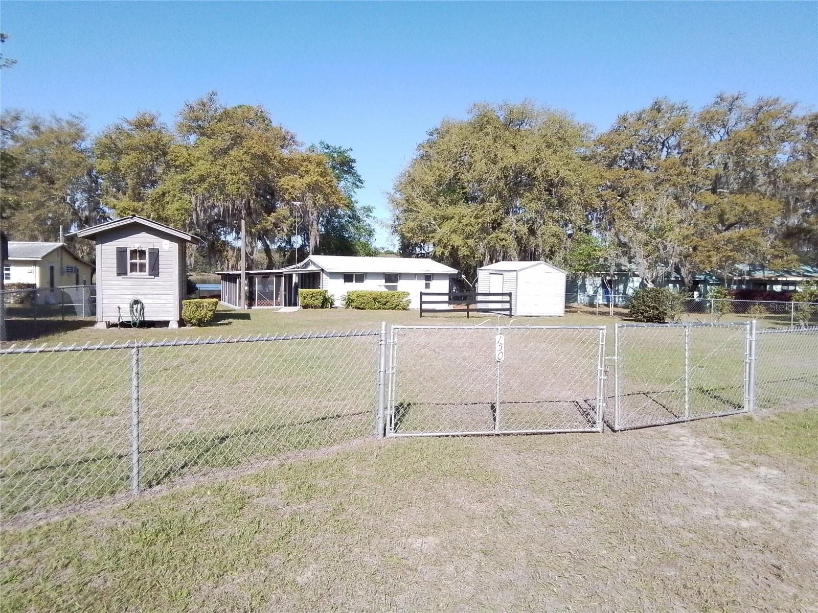 150 CLEARWATER LAKE RD, HAWTHORNE, FL, 32640