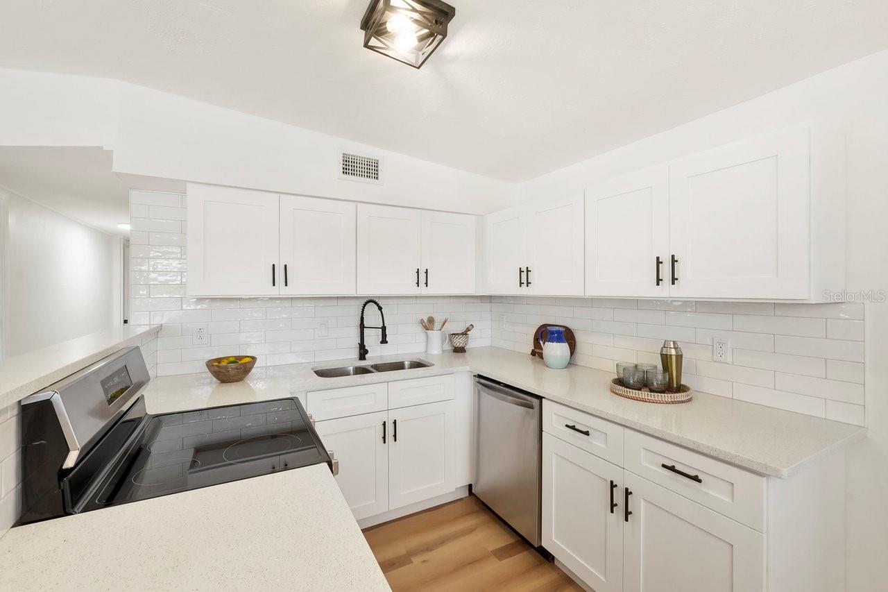 7607 LAVENDER LN, TAMPA, FL, 33619