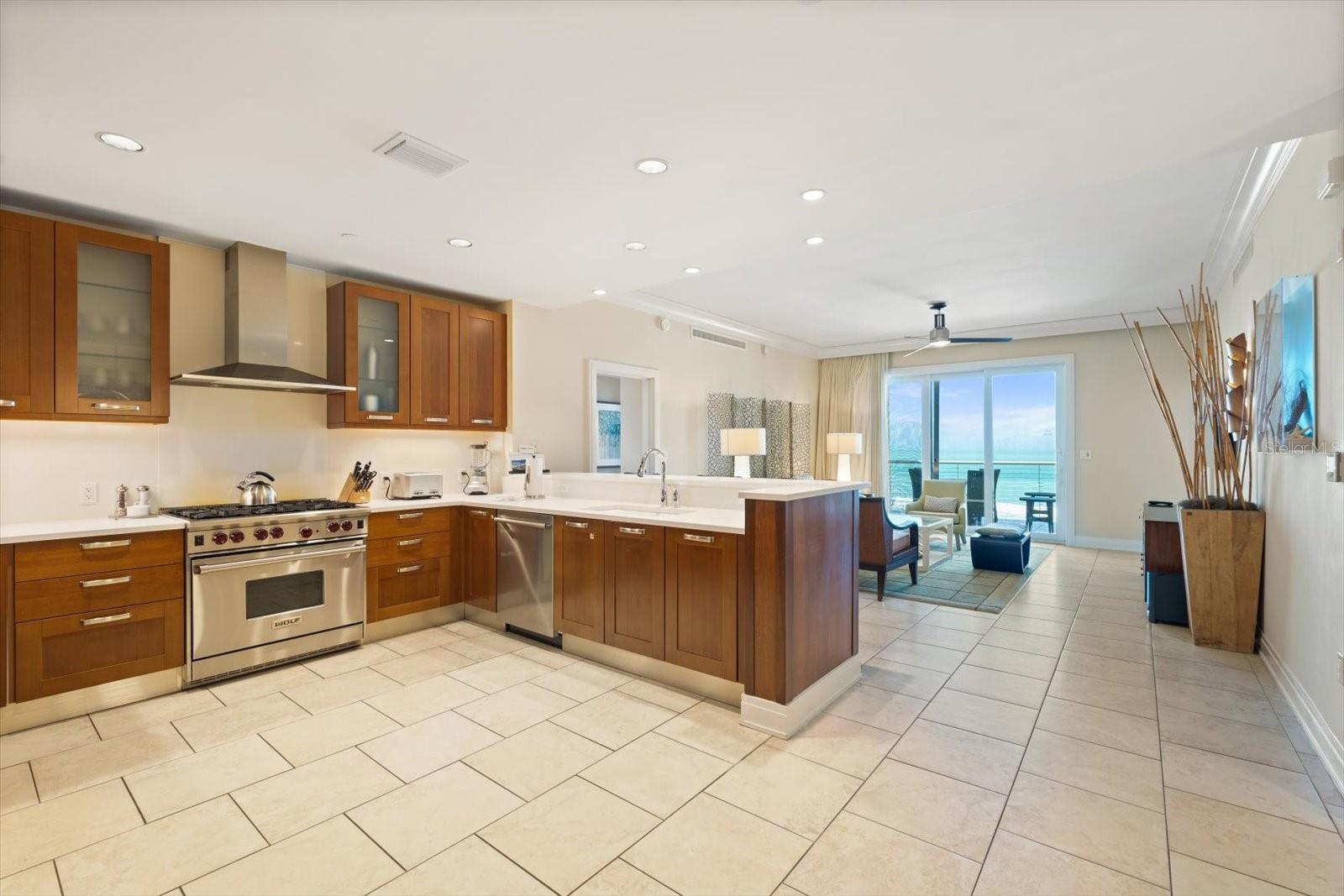 915 SEASIDE DR #405, WEEKS 22-23, SARASOTA, FL, 34242