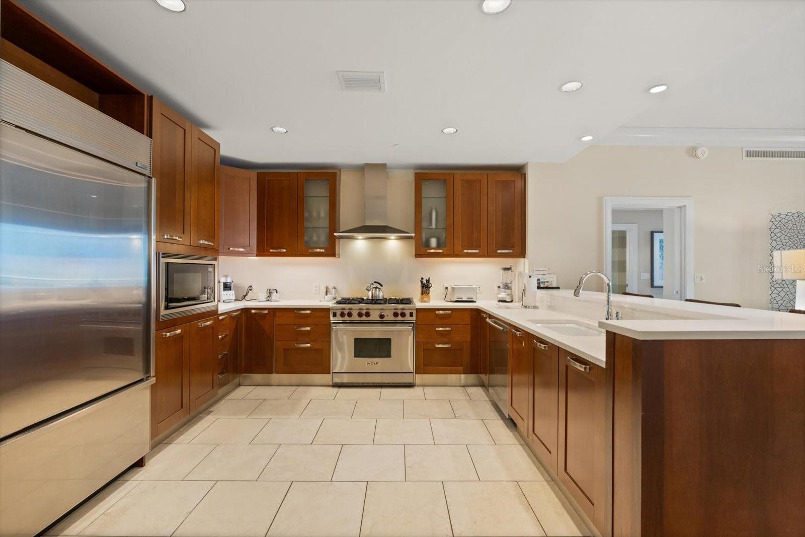 915 SEASIDE DR #405, WEEKS 22-23, SARASOTA, FL, 34242