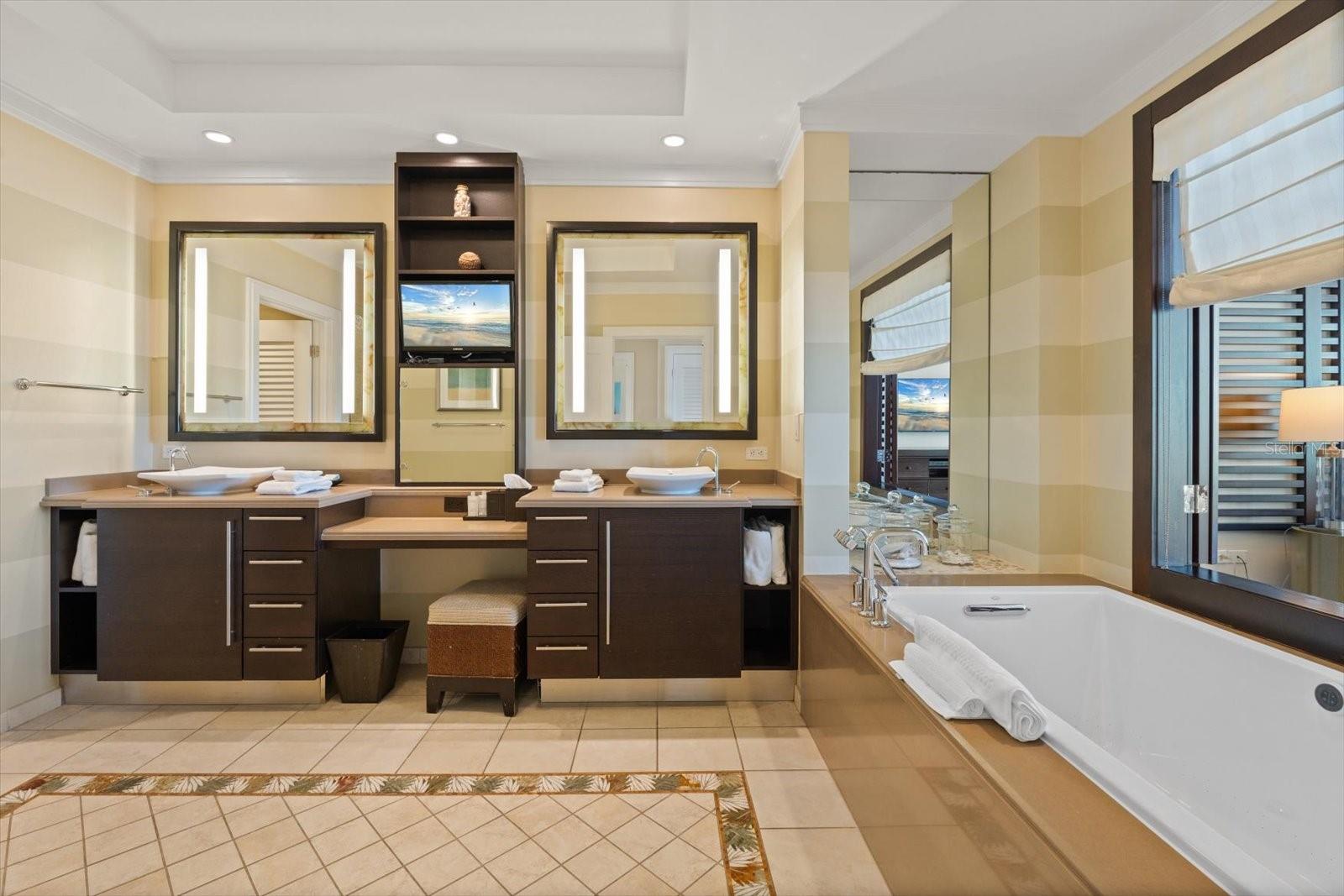 915 SEASIDE DR #405, WEEKS 22-23, SARASOTA, FL, 34242