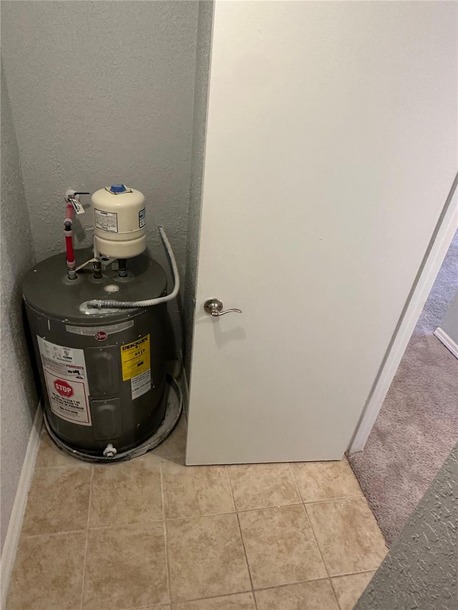 5124 CONROY RD #27, ORLANDO, FL, 32811