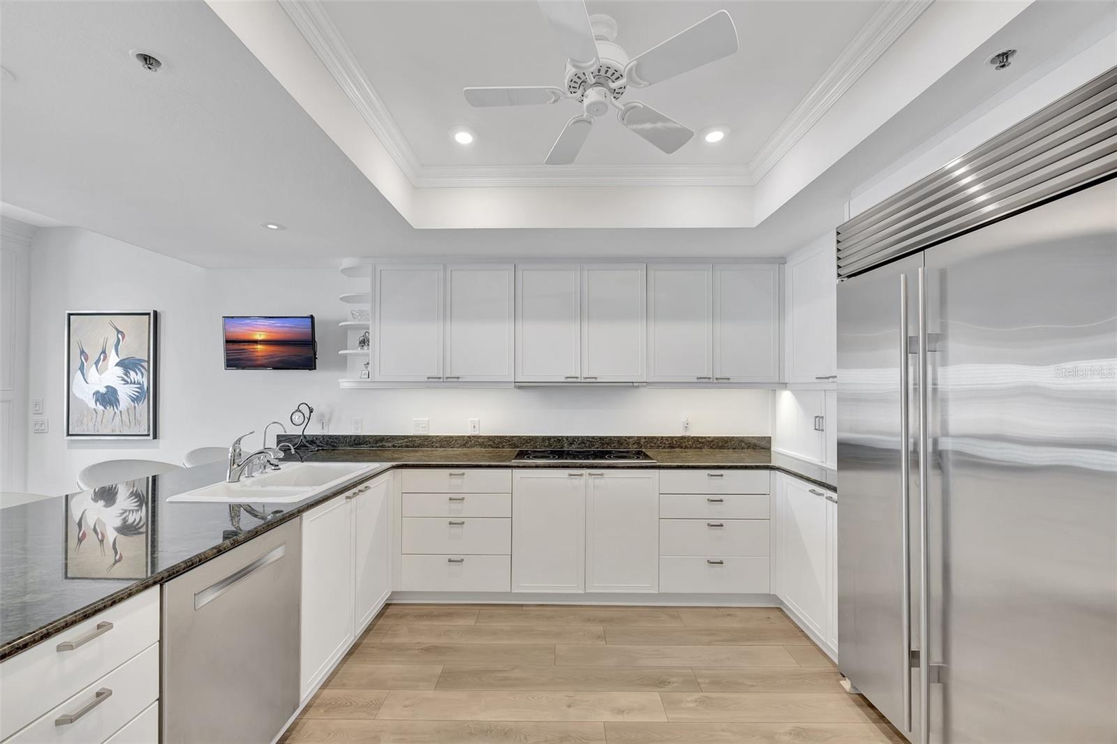 2450 HARBOURSIDE DR #233, LONGBOAT KEY, FL, 34228