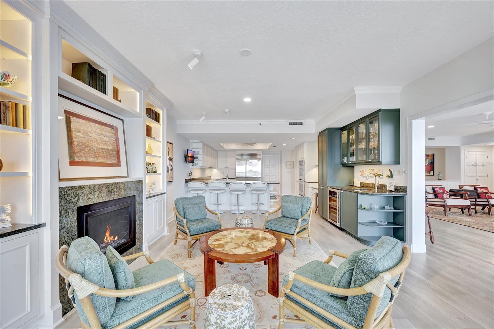 2450 HARBOURSIDE DR #233, LONGBOAT KEY, FL, 34228