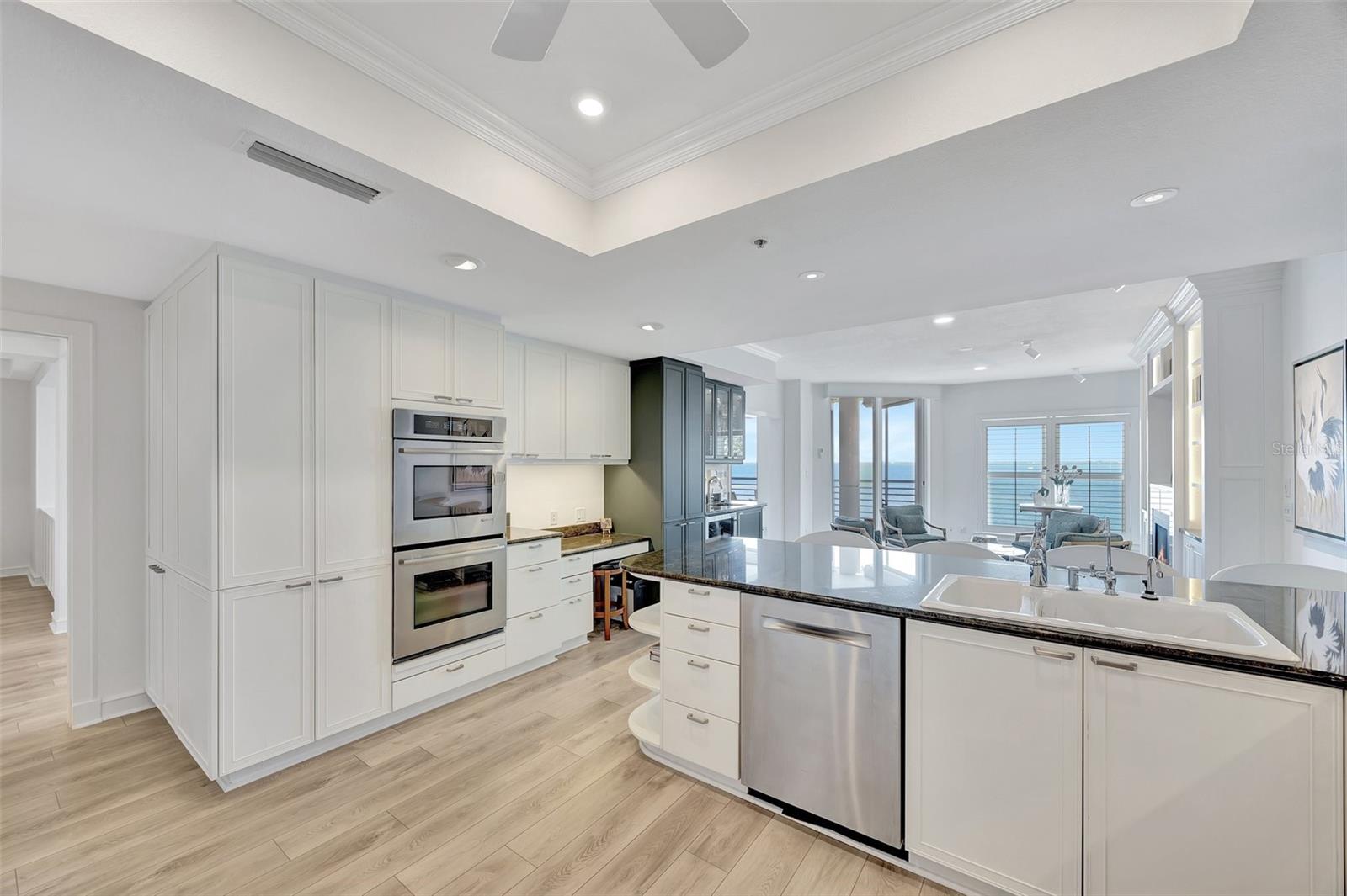 2450 HARBOURSIDE DR #233, LONGBOAT KEY, FL, 34228