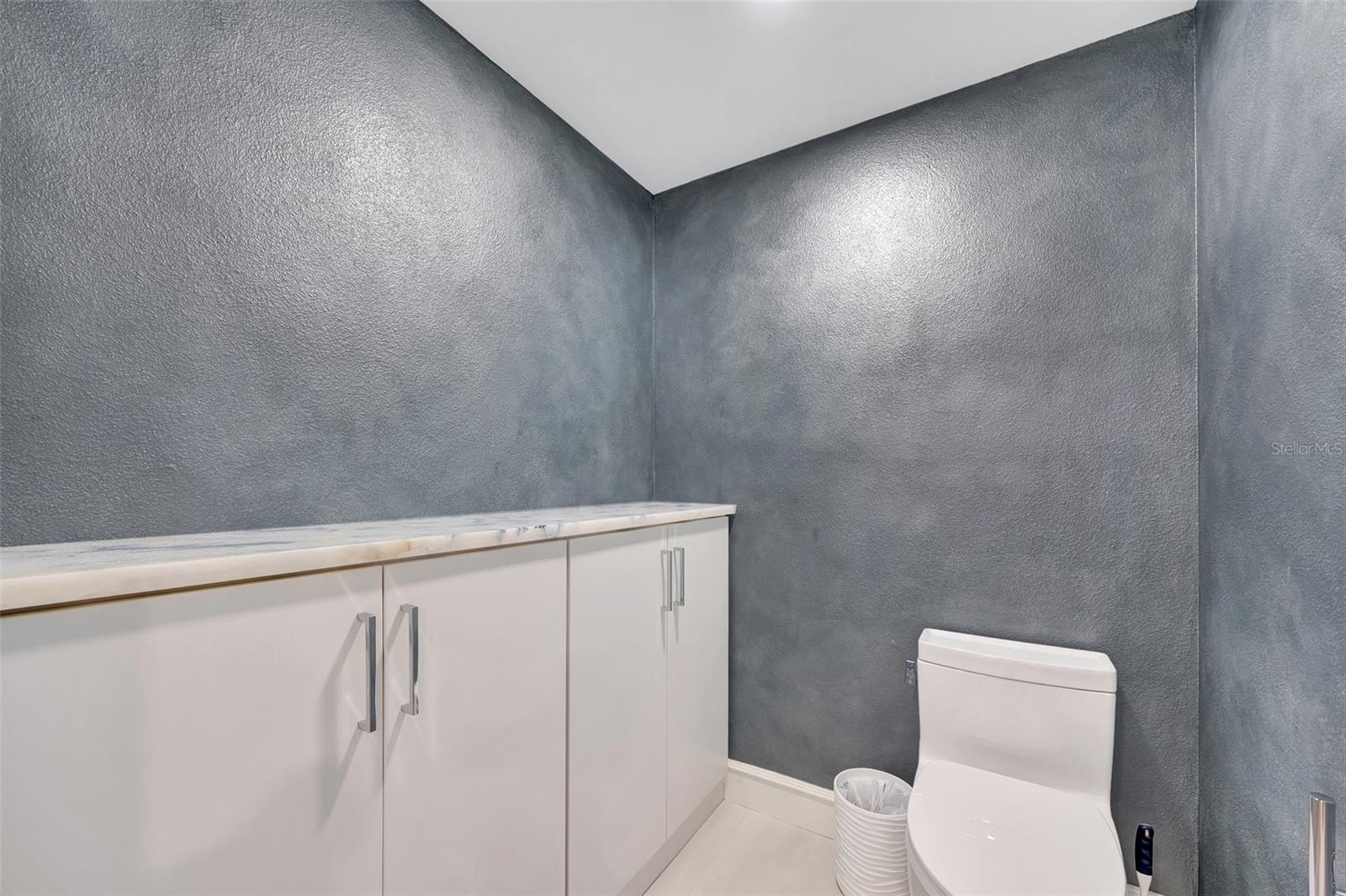 2450 HARBOURSIDE DR #233, LONGBOAT KEY, FL, 34228