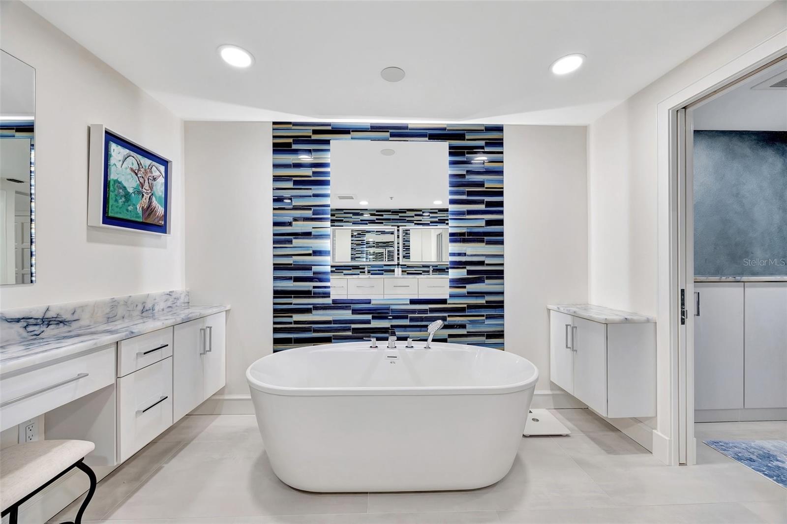 2450 HARBOURSIDE DR #233, LONGBOAT KEY, FL, 34228