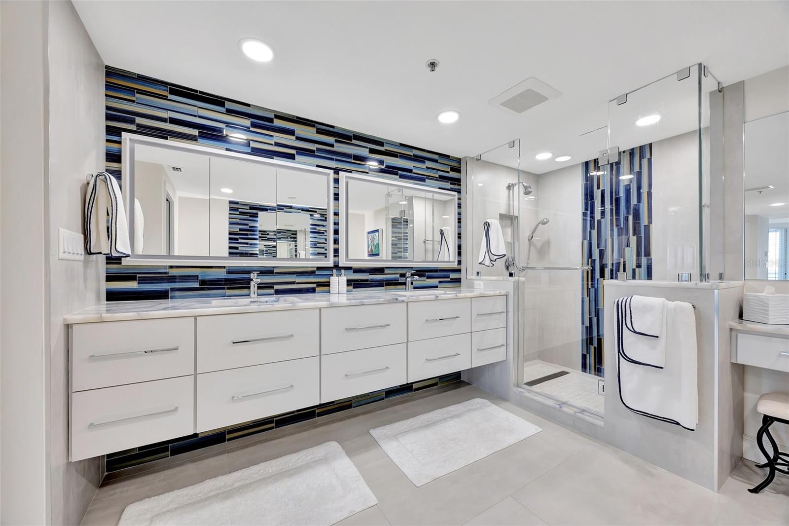 2450 HARBOURSIDE DR #233, LONGBOAT KEY, FL, 34228