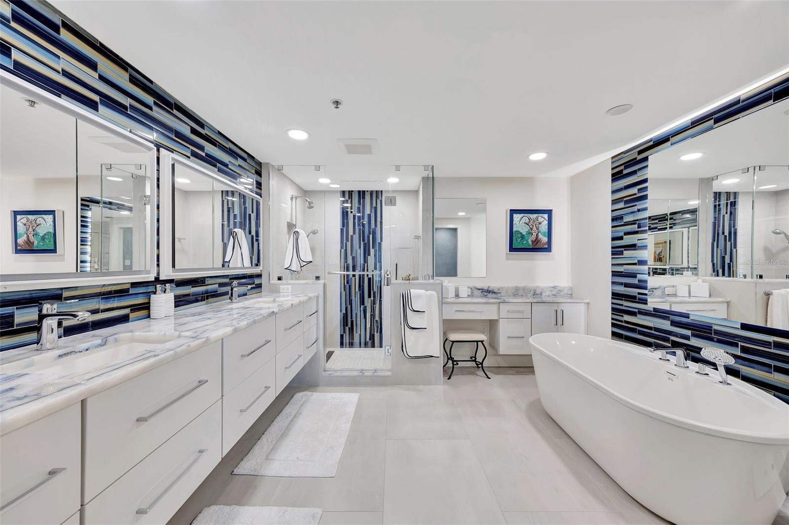 2450 HARBOURSIDE DR #233, LONGBOAT KEY, FL, 34228