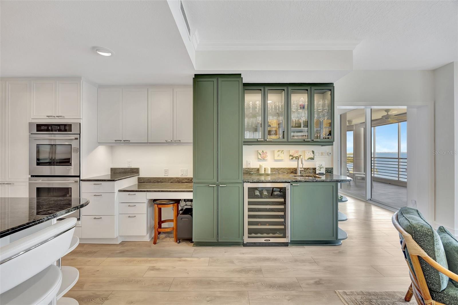 2450 HARBOURSIDE DR #233, LONGBOAT KEY, FL, 34228