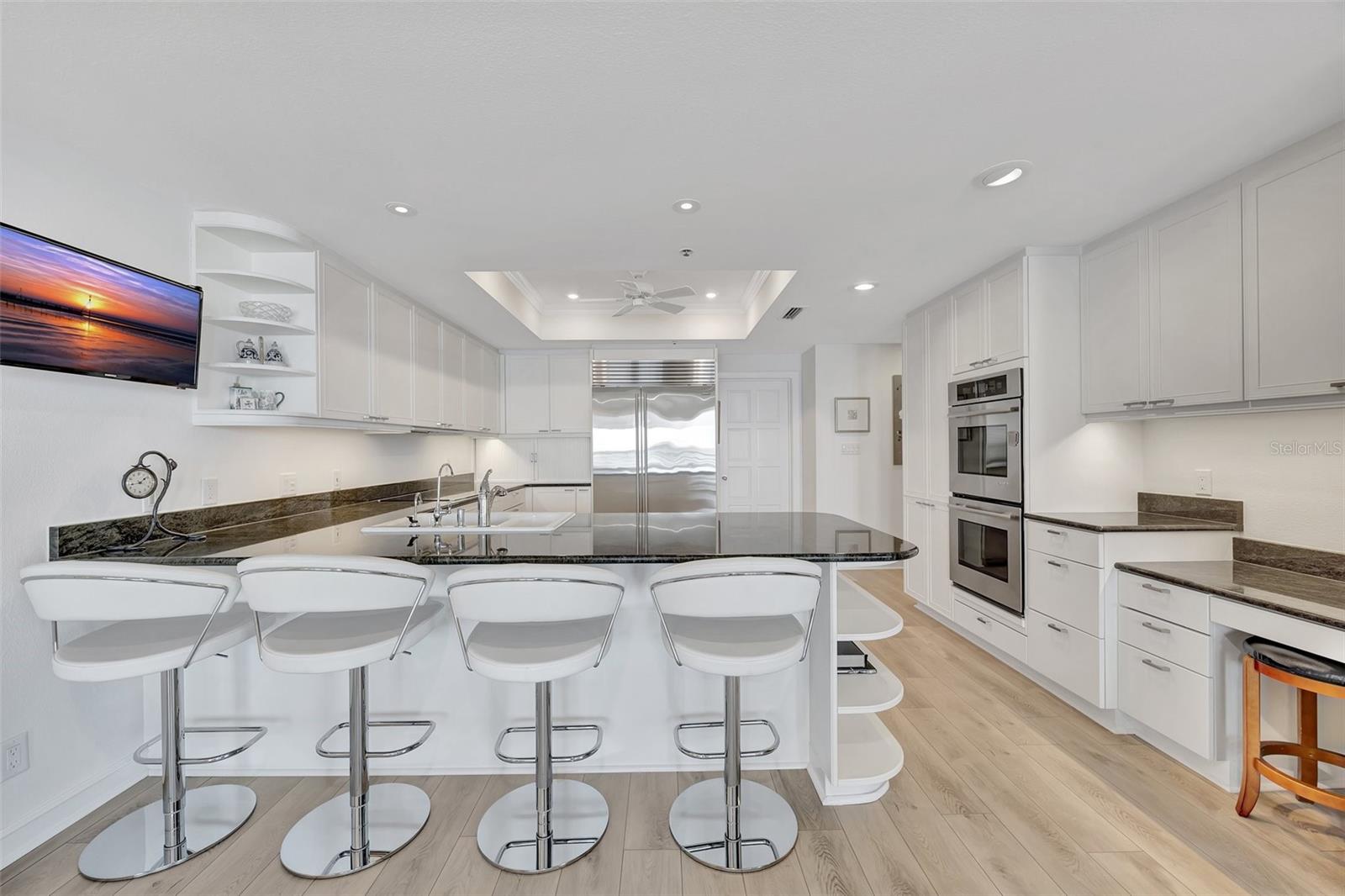 2450 HARBOURSIDE DR #233, LONGBOAT KEY, FL, 34228