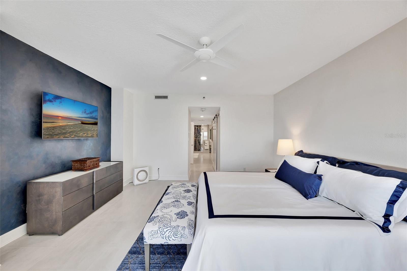 2450 HARBOURSIDE DR #233, LONGBOAT KEY, FL, 34228