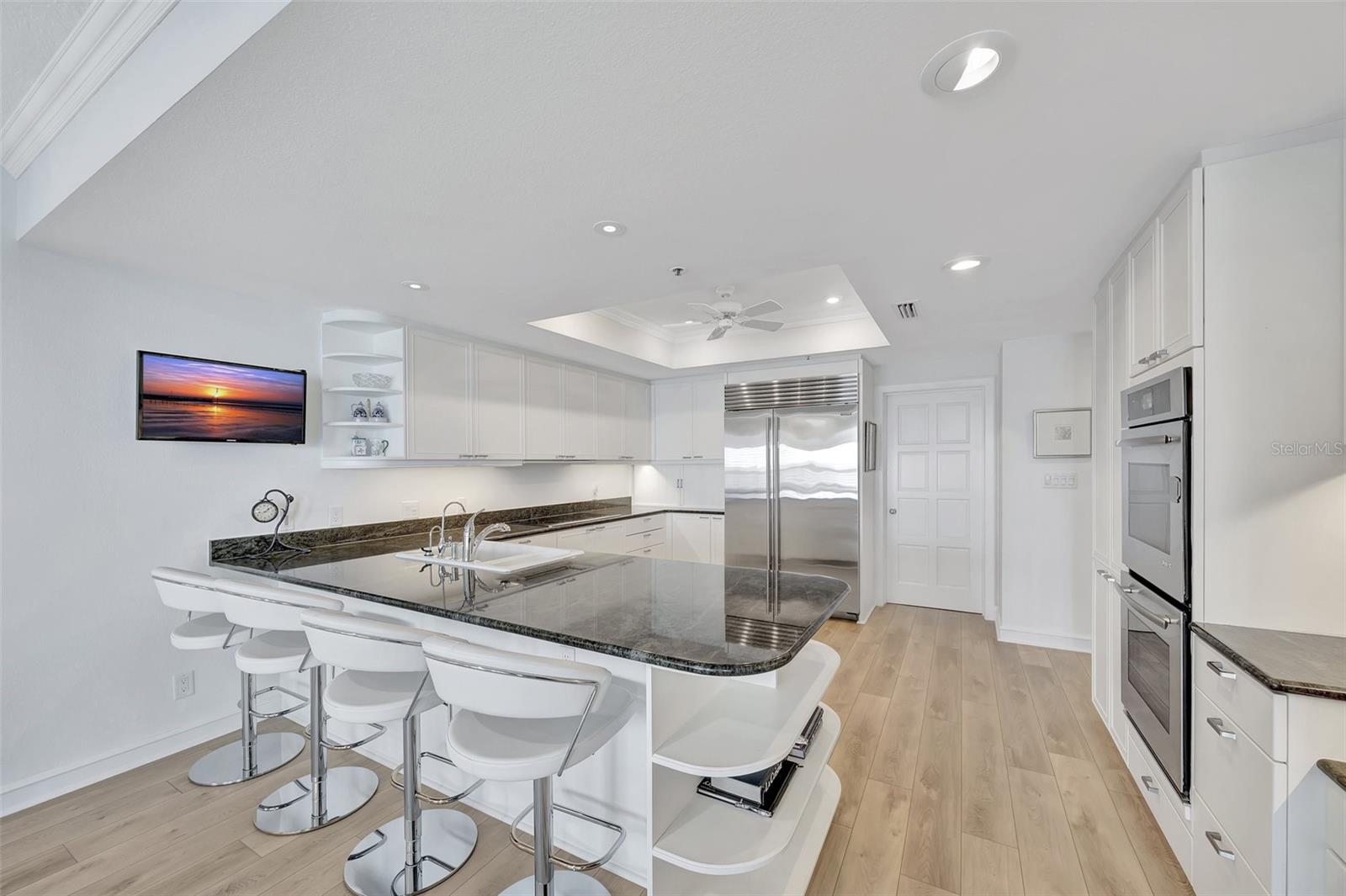 2450 HARBOURSIDE DR #233, LONGBOAT KEY, FL, 34228