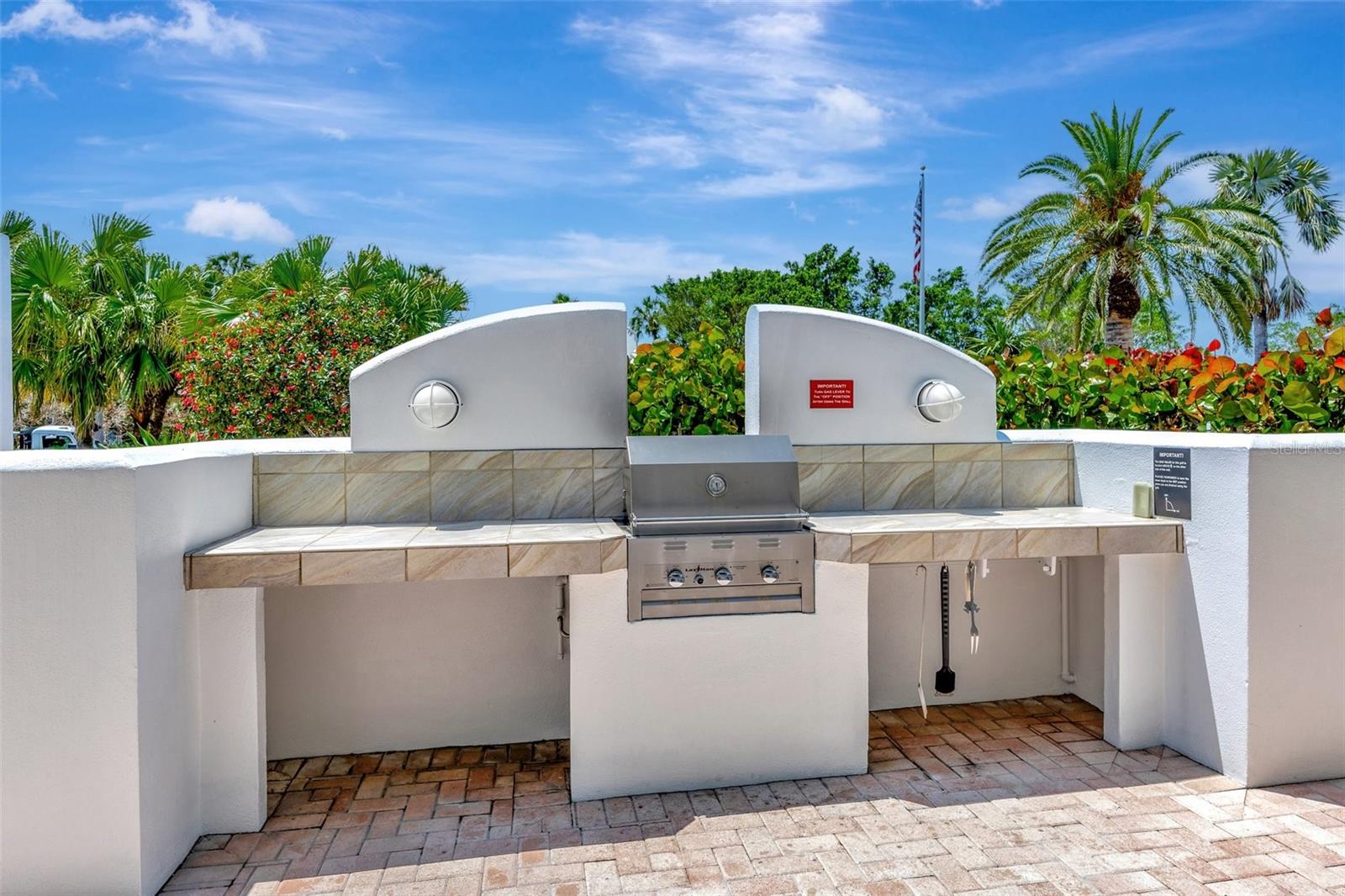 2450 HARBOURSIDE DR #233, LONGBOAT KEY, FL, 34228
