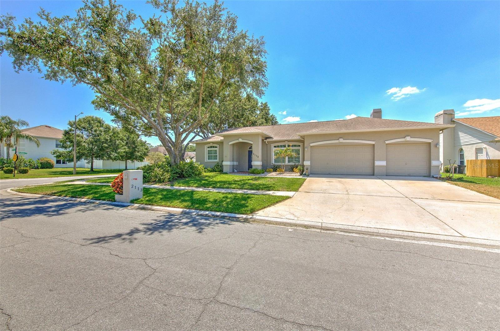 2113 GOLF MANOR BLVD, VALRICO, FL, 33596