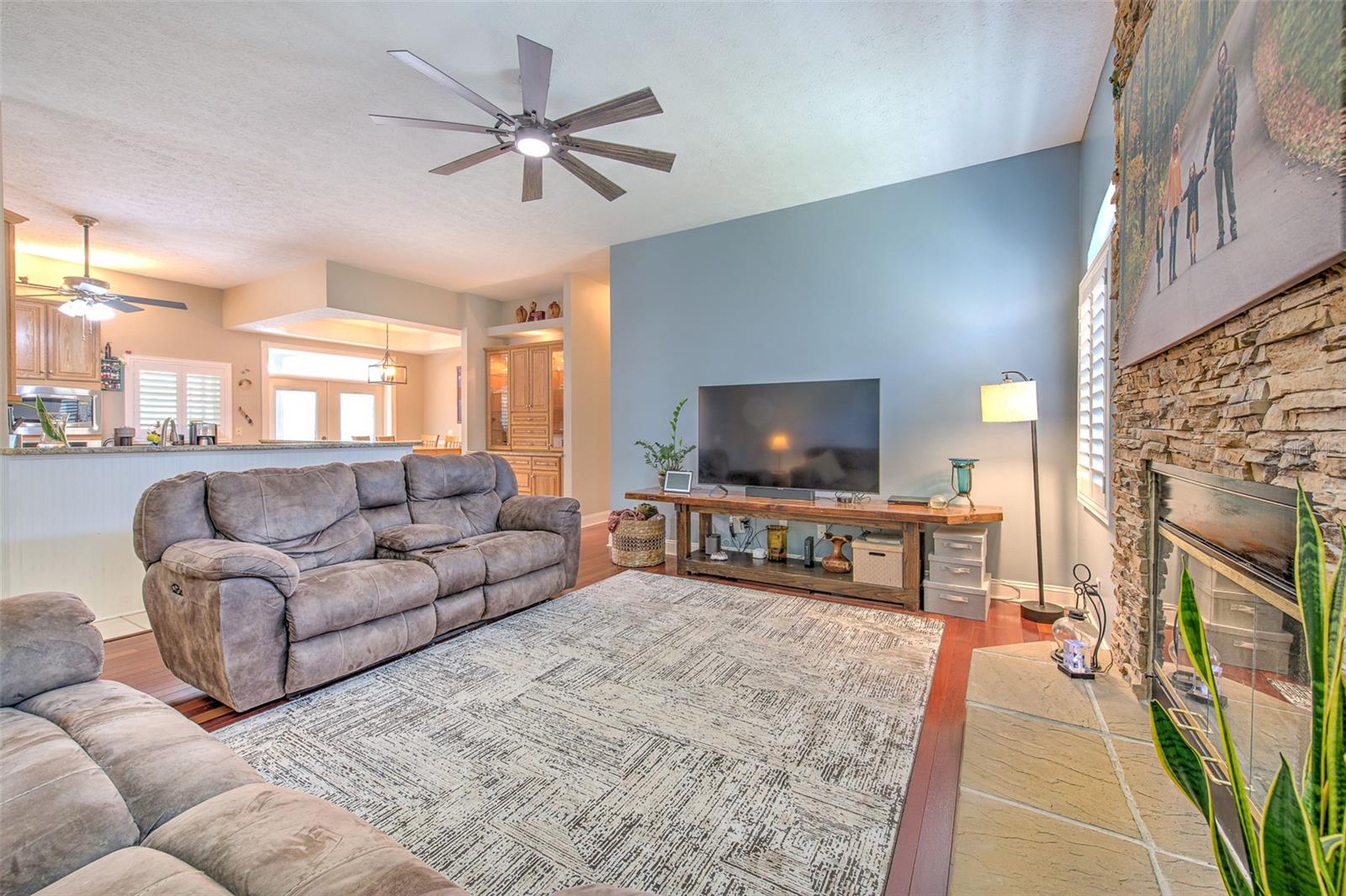 2113 GOLF MANOR BLVD, VALRICO, FL, 33596