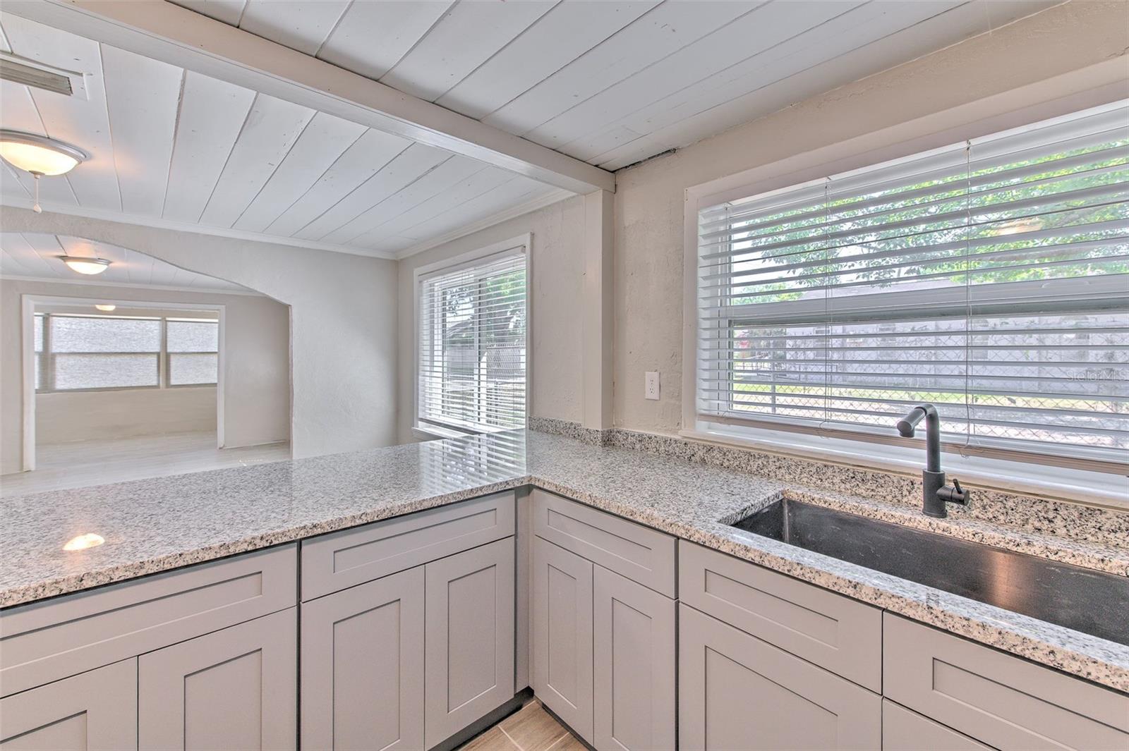 905 W BALL ST, PLANT CITY, FL, 33563