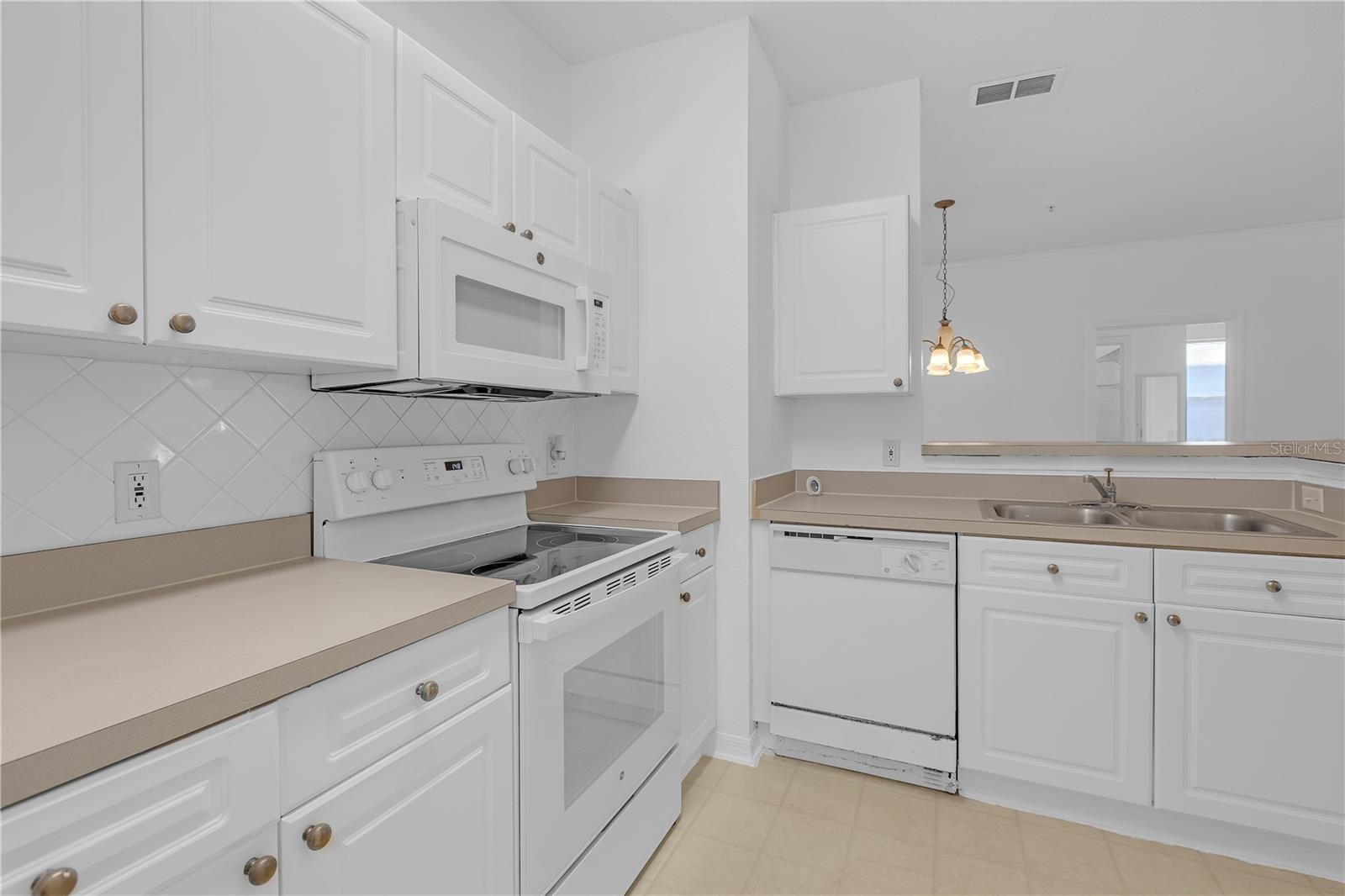 18001 RICHMOND PLACE DR #1017, TAMPA, FL, 33647