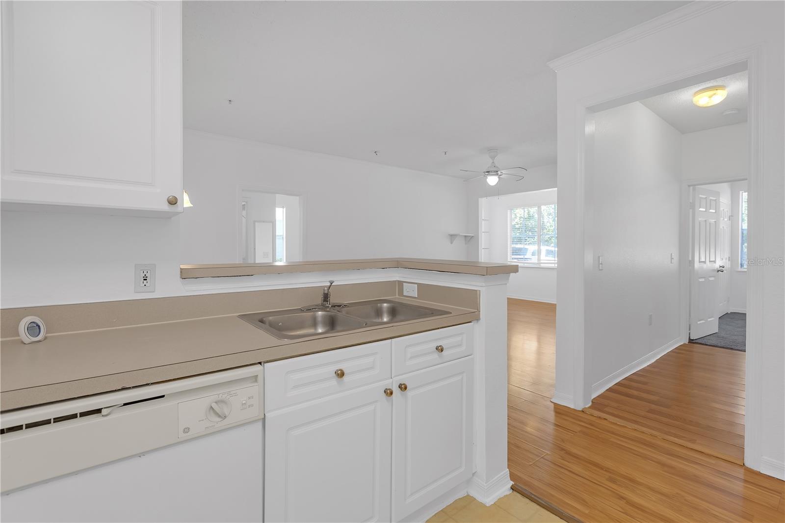 18001 RICHMOND PLACE DR #1017, TAMPA, FL, 33647