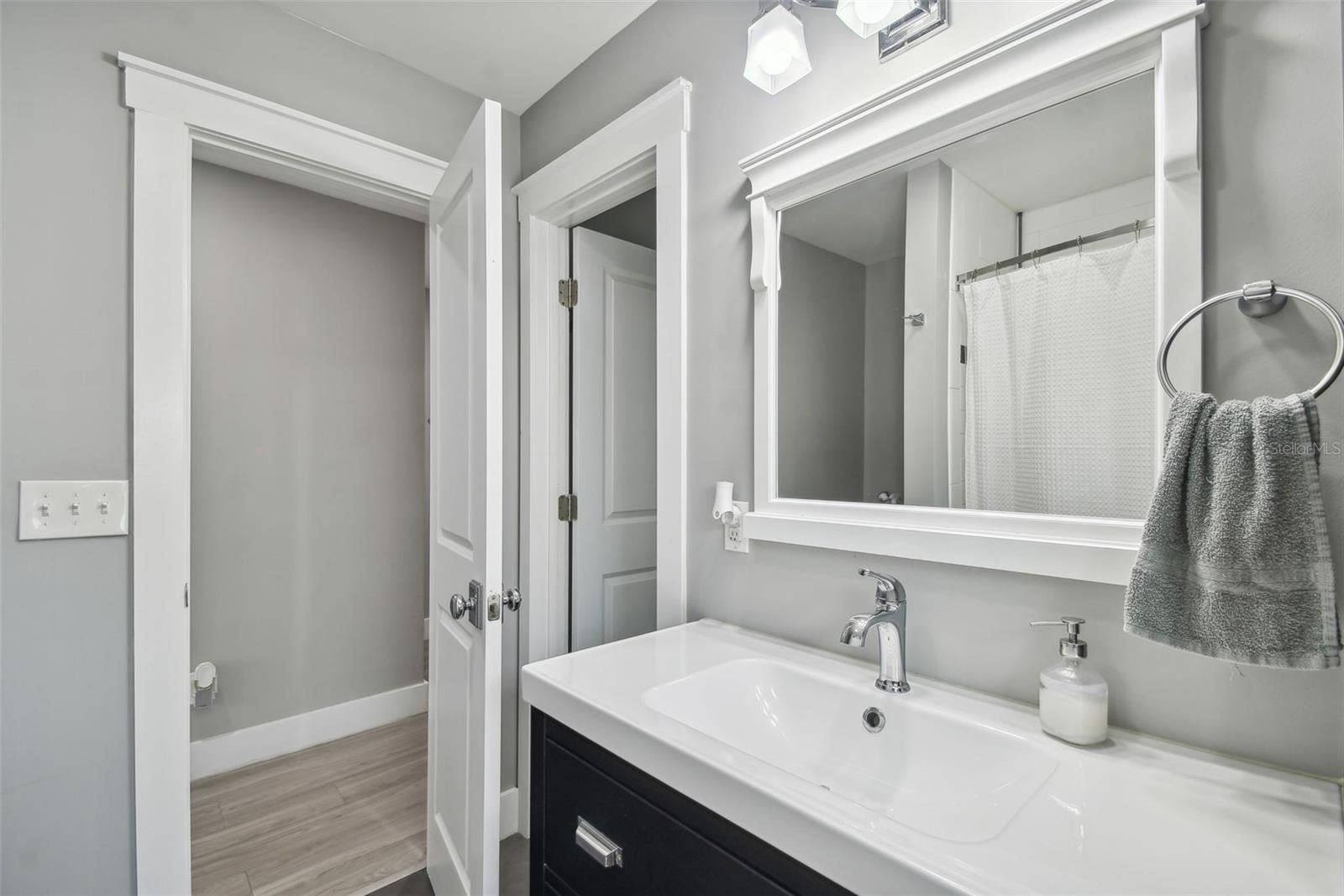 2704 W MAIN ST, TAMPA, FL, 33607