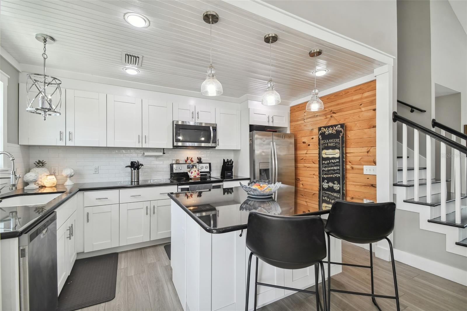 2704 W MAIN ST, TAMPA, FL, 33607