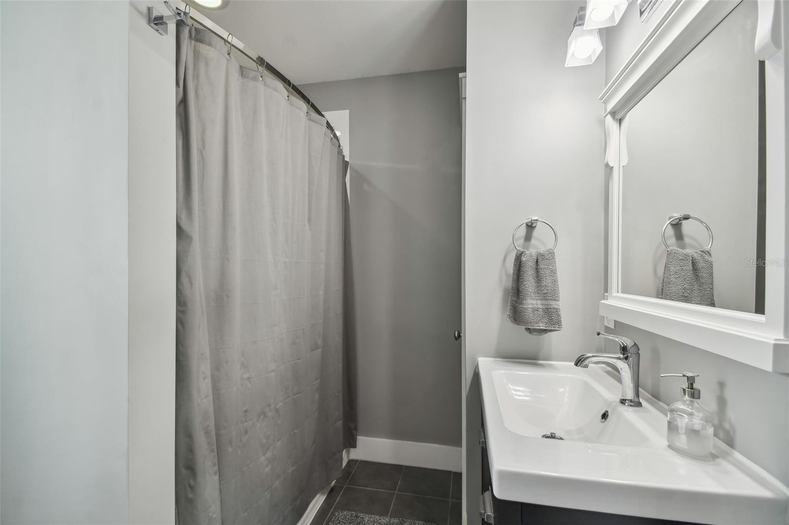 2704 W MAIN ST, TAMPA, FL, 33607