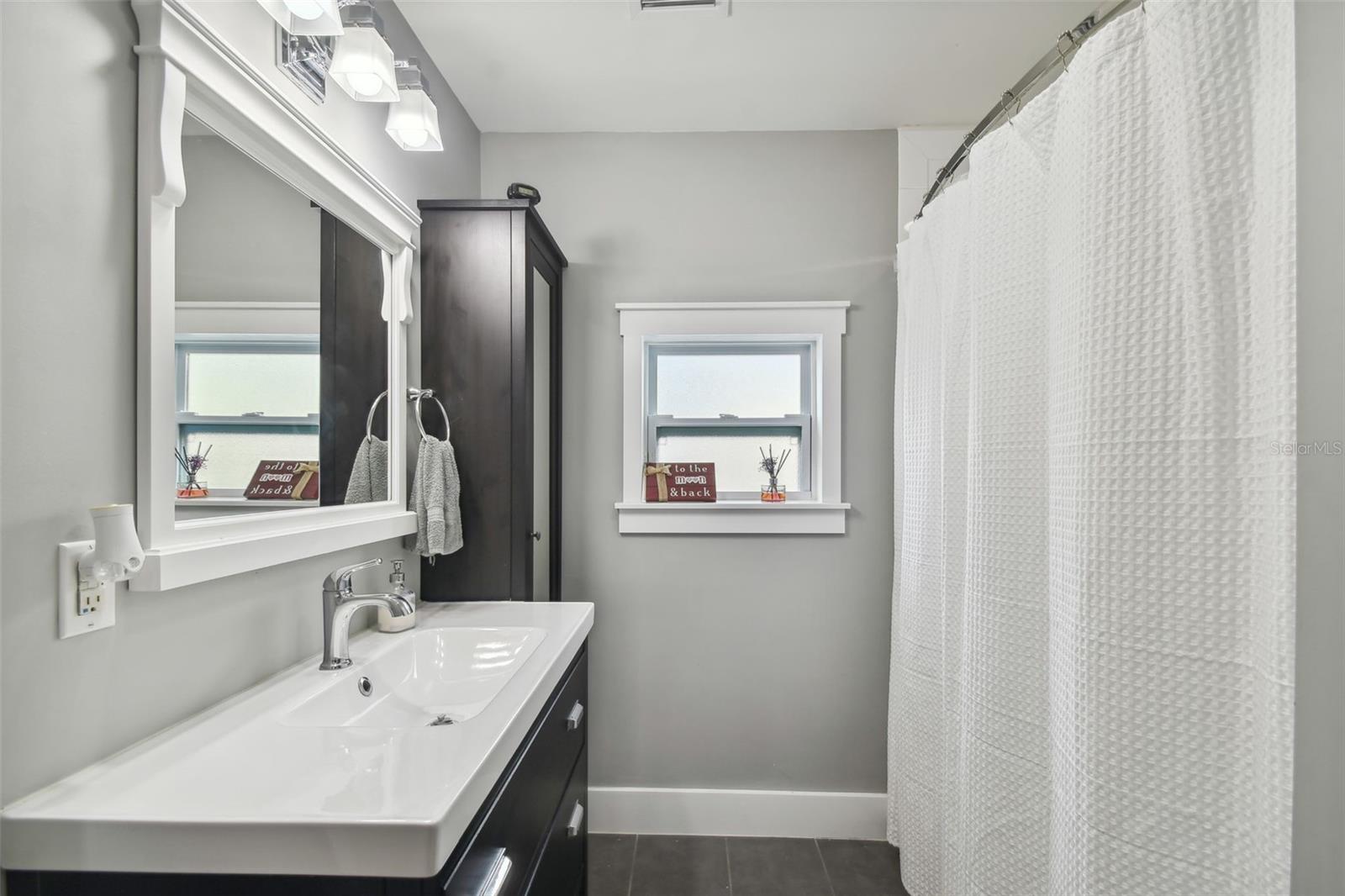 2704 W MAIN ST, TAMPA, FL, 33607