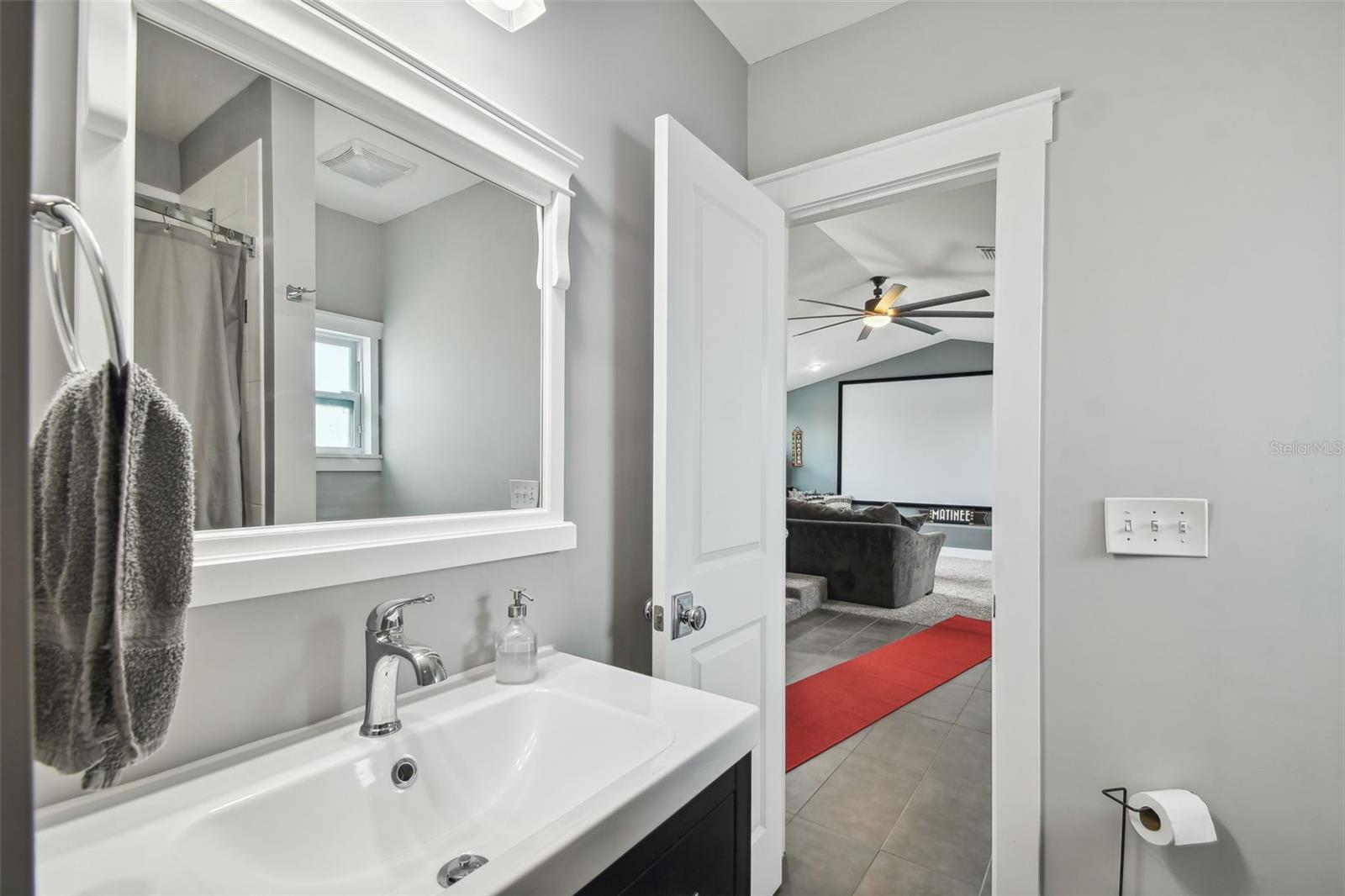 2704 W MAIN ST, TAMPA, FL, 33607