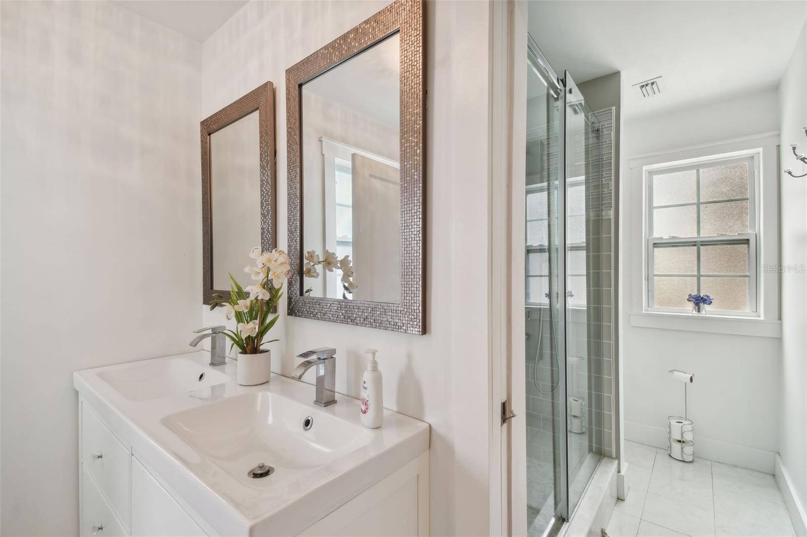 2704 W MAIN ST, TAMPA, FL, 33607