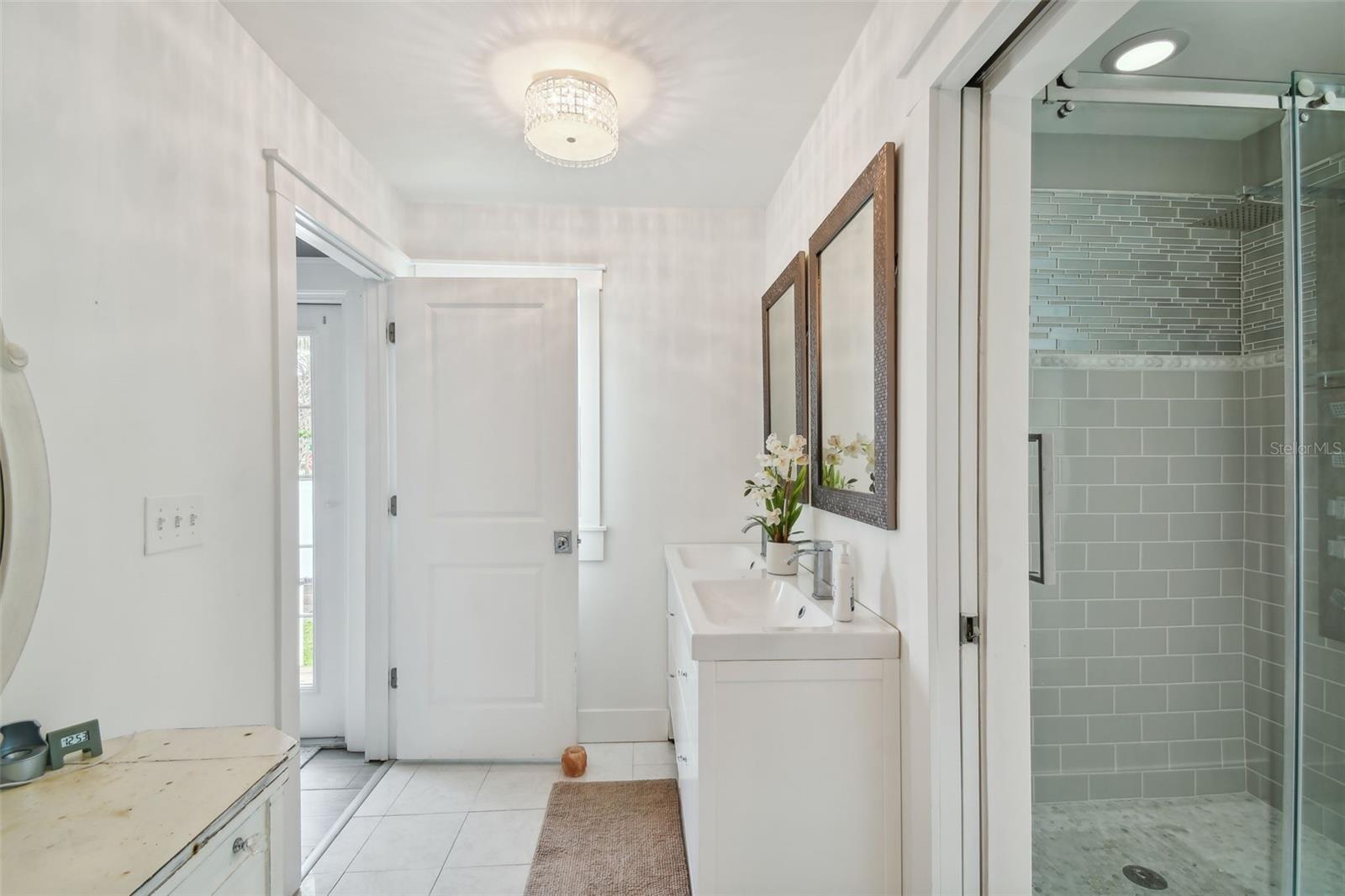 2704 W MAIN ST, TAMPA, FL, 33607