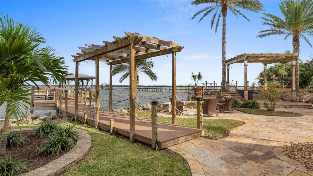 2120 N INDIAN RIVER DR N, COCOA, FL, 32922