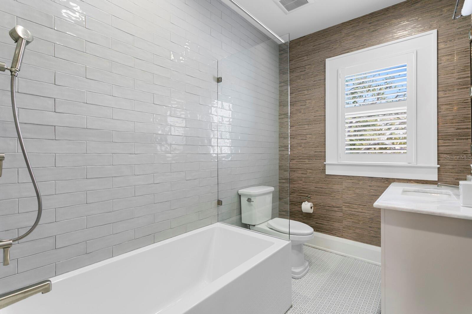 TB8374458 Property Photo