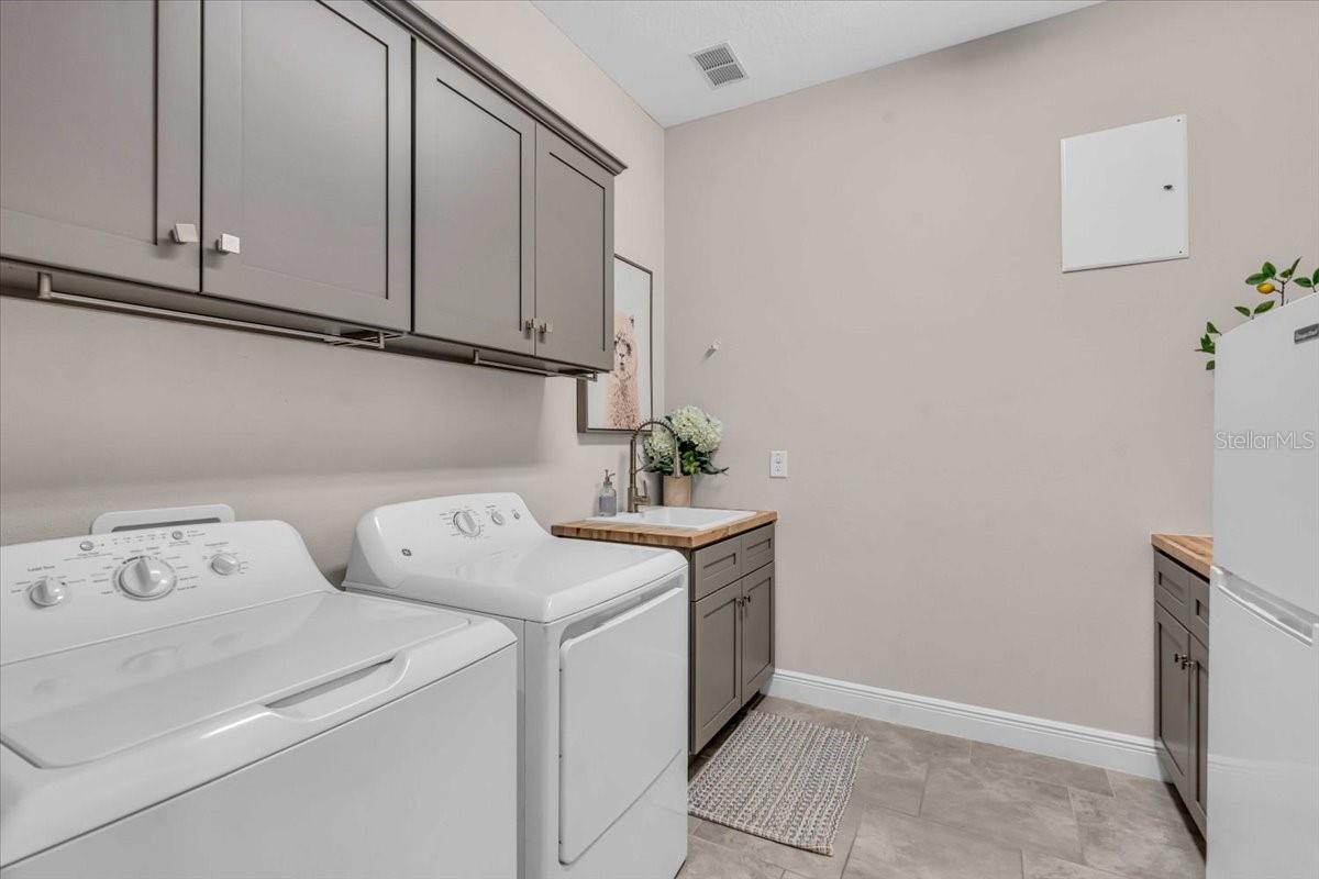 2165 HOLLOW FOREST CT, WESLEY CHAPEL, FL, 33543