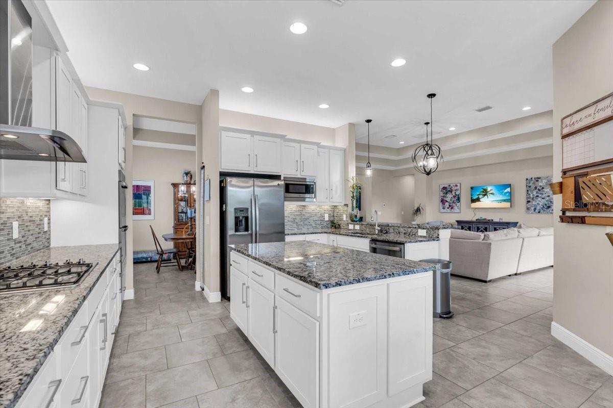 2165 HOLLOW FOREST CT, WESLEY CHAPEL, FL, 33543