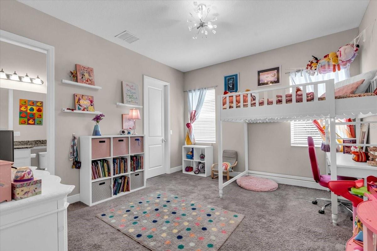 2165 HOLLOW FOREST CT, WESLEY CHAPEL, FL, 33543