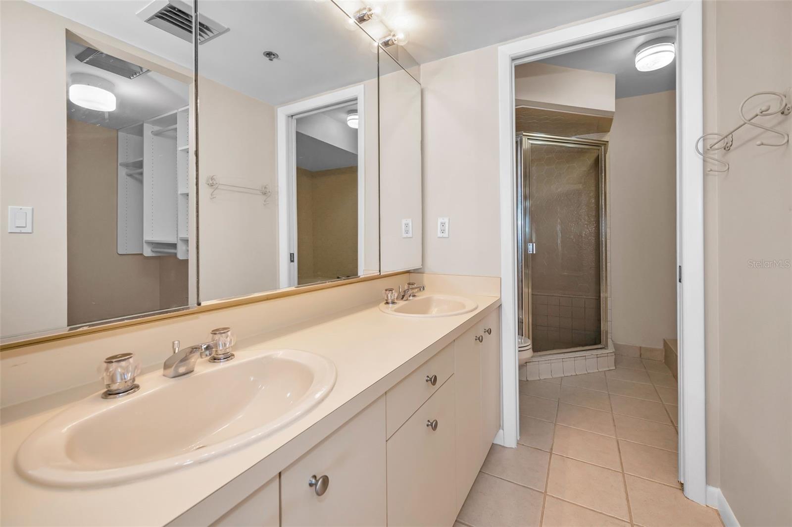 1660 GULF BLVD #203, CLEARWATER BEACH, FL, 33767