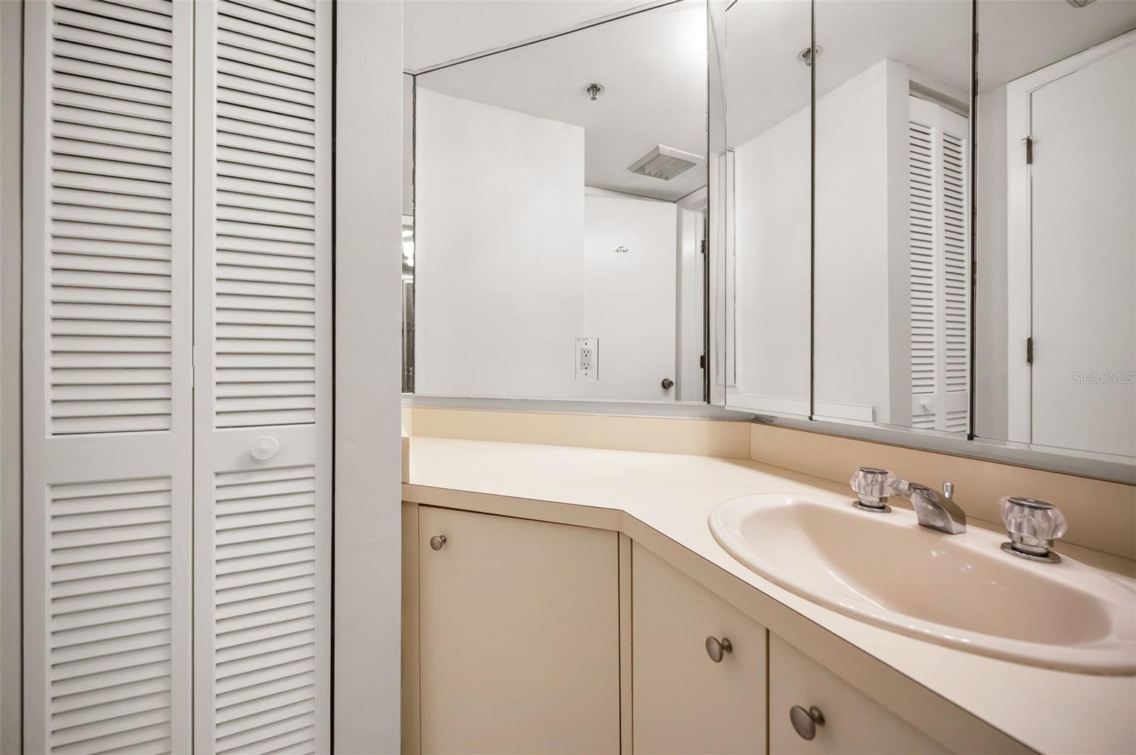 1660 GULF BLVD #203, CLEARWATER BEACH, FL, 33767