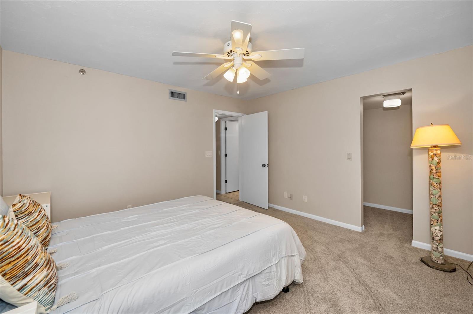 1660 GULF BLVD #203, CLEARWATER BEACH, FL, 33767