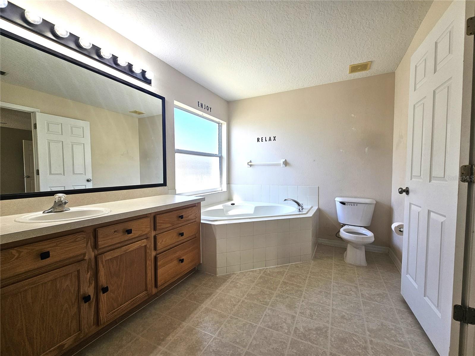 224 LAKE CHARLES DR, DAVENPORT, FL, 33837