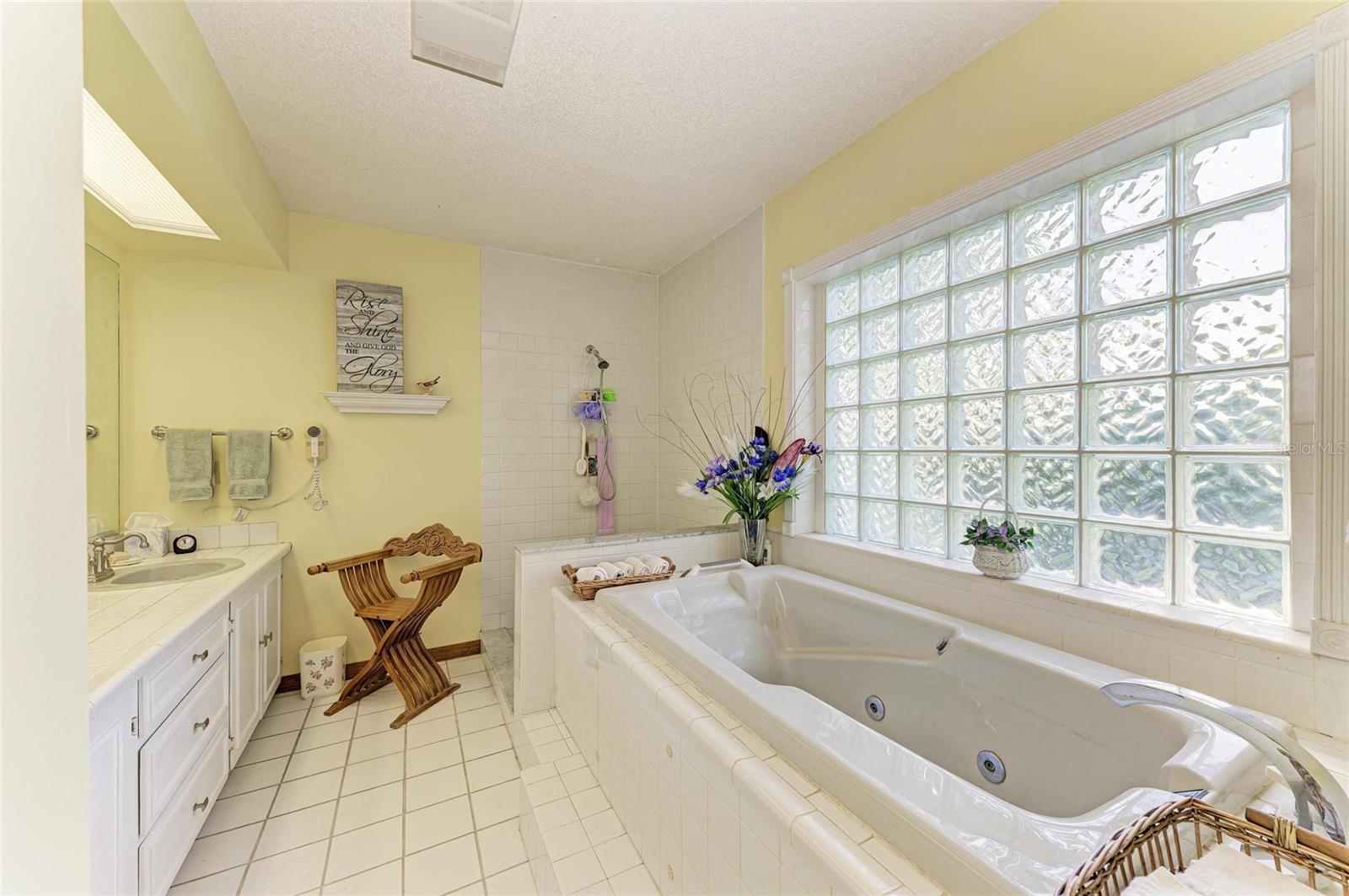 4611 17TH AVE W, BRADENTON, FL, 34209