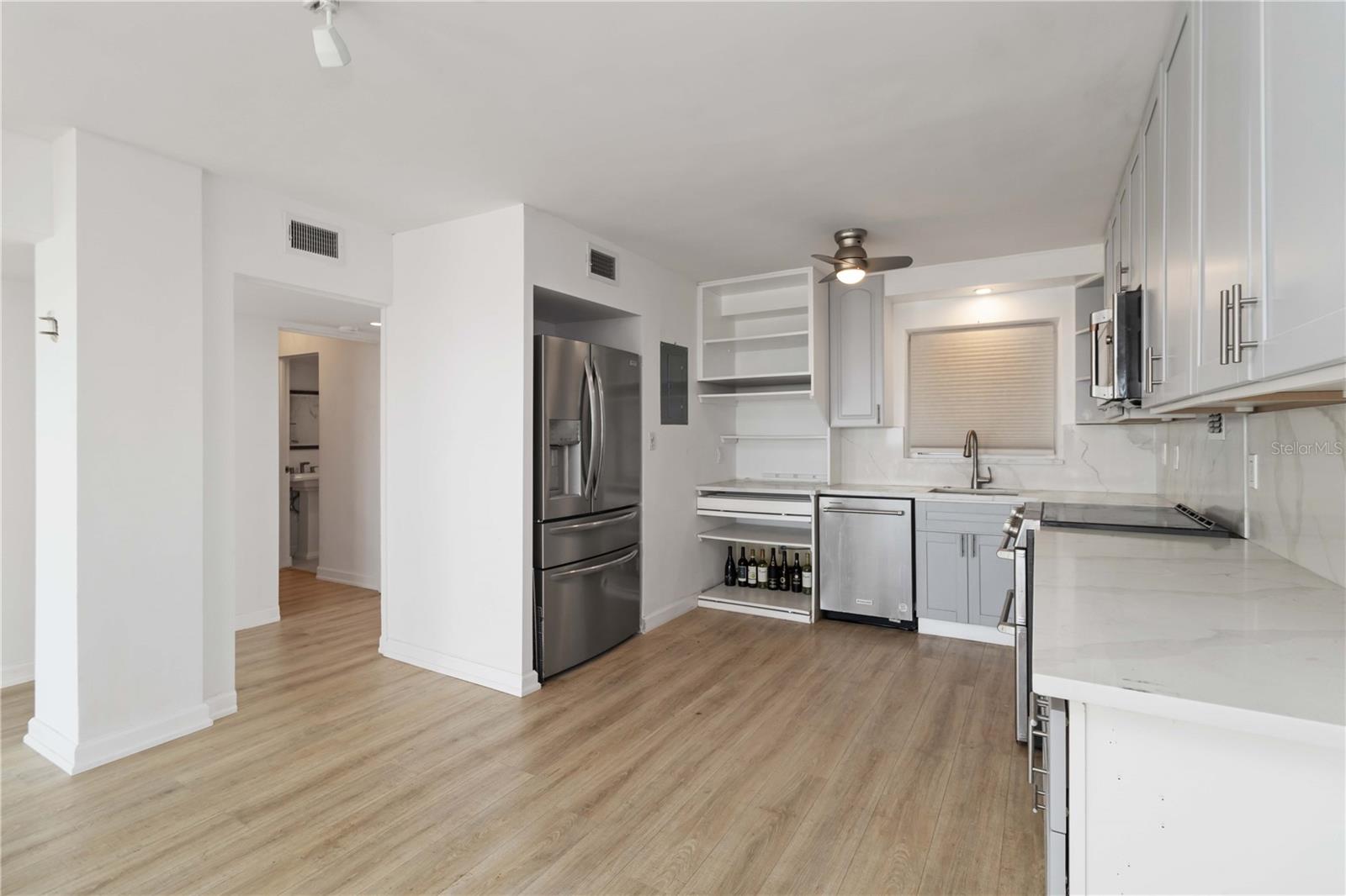 33 S GULFSTREAM AVE #905, SARASOTA, FL, 34236