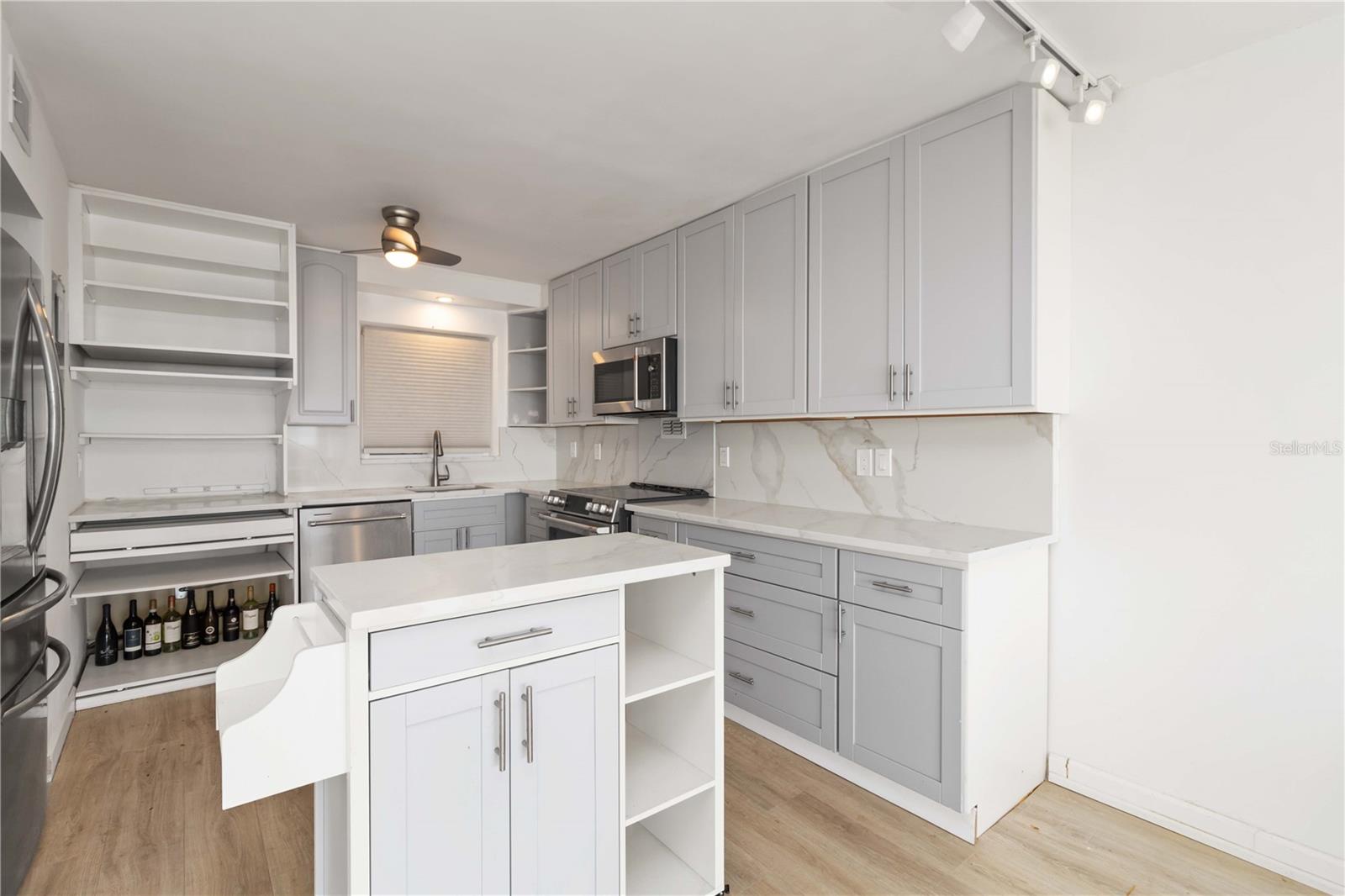 33 S GULFSTREAM AVE #905, SARASOTA, FL, 34236