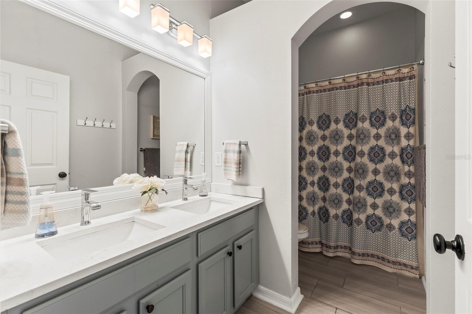 10142 DEERCLIFF DR, TAMPA, FL, 33647