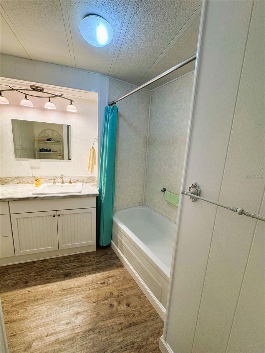 121 BOUGAINVILLEA DR, LEESBURG, FL, 34748