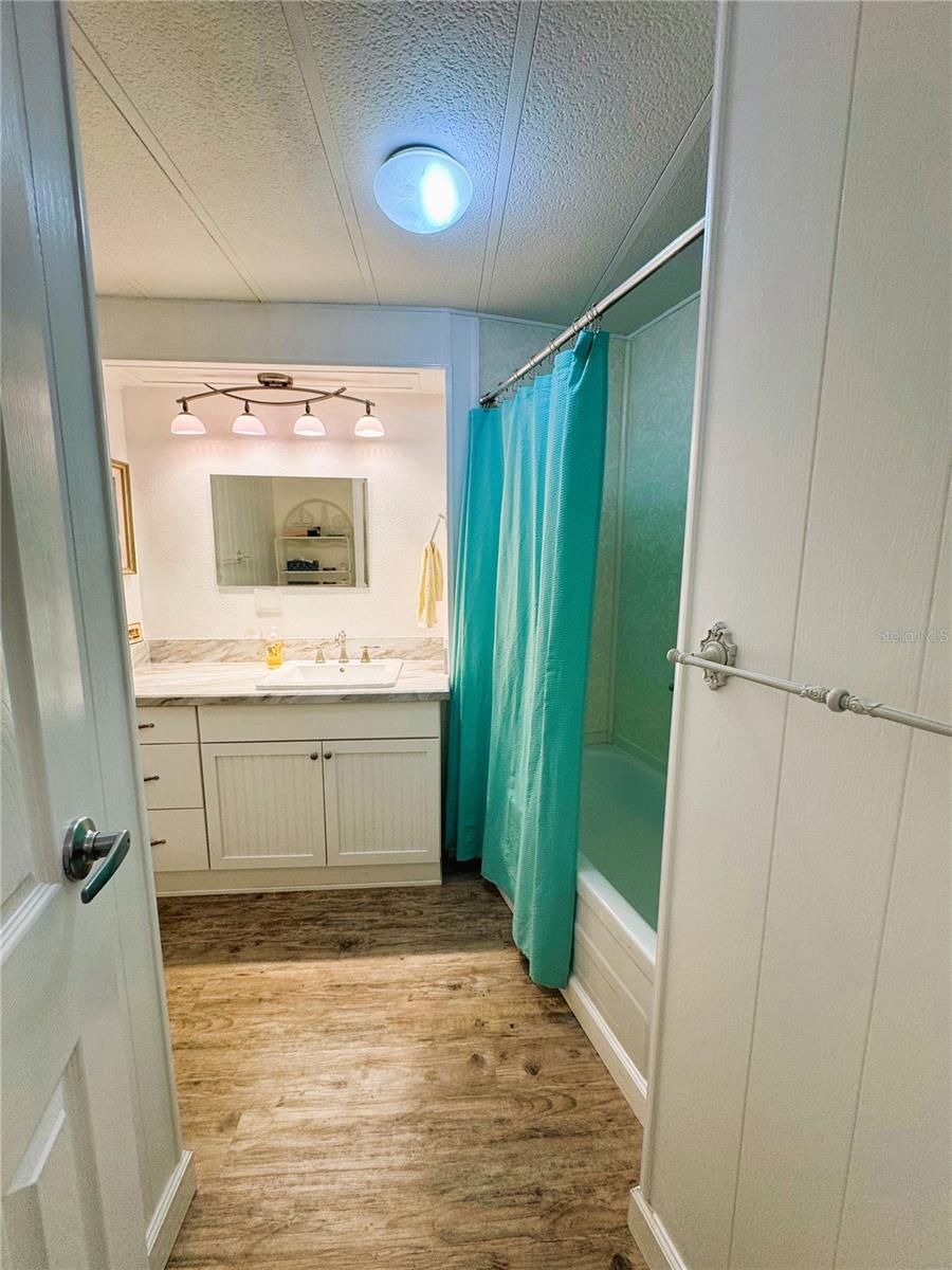 121 BOUGAINVILLEA DR, LEESBURG, FL, 34748