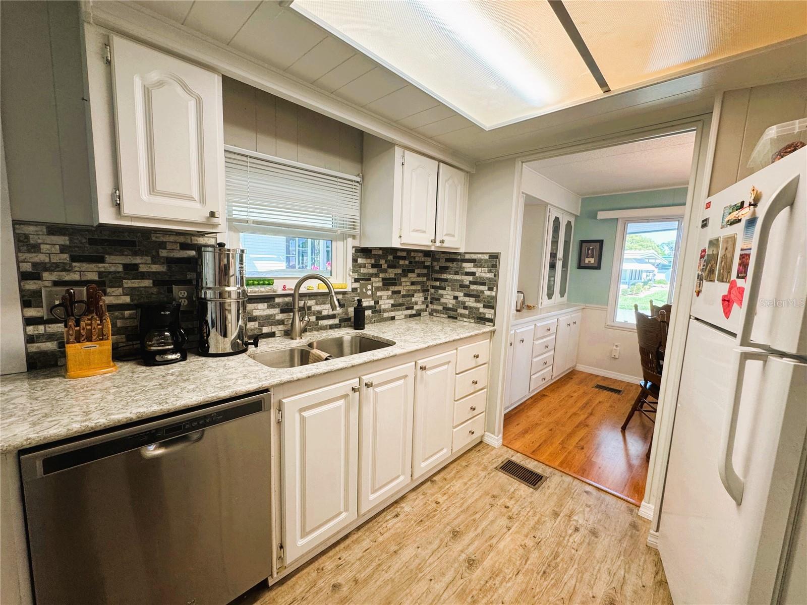 121 BOUGAINVILLEA DR, LEESBURG, FL, 34748