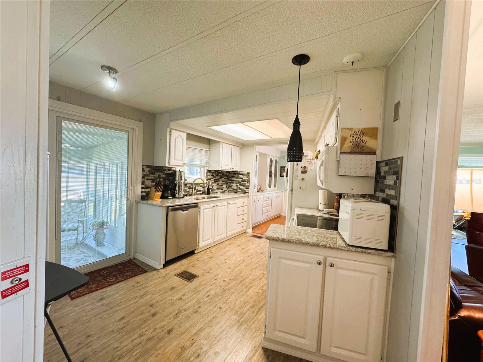 121 BOUGAINVILLEA DR, LEESBURG, FL, 34748