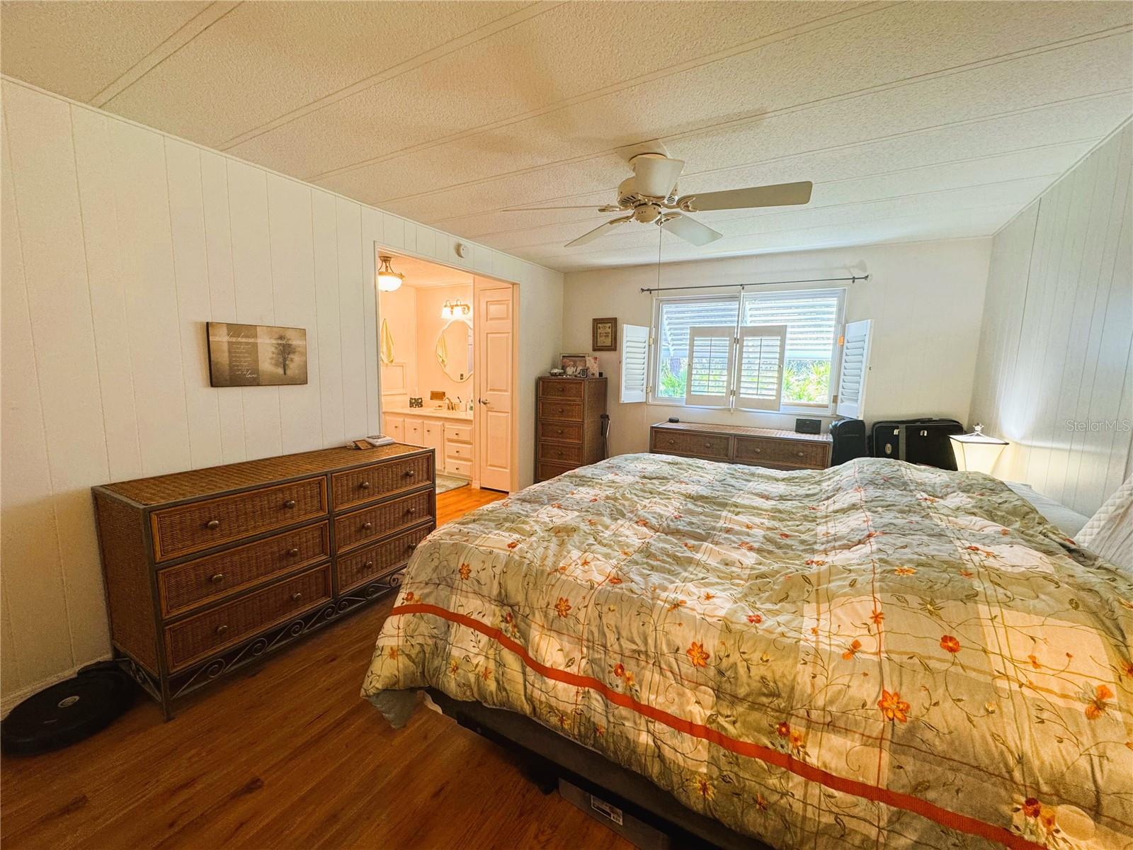 121 BOUGAINVILLEA DR, LEESBURG, FL, 34748