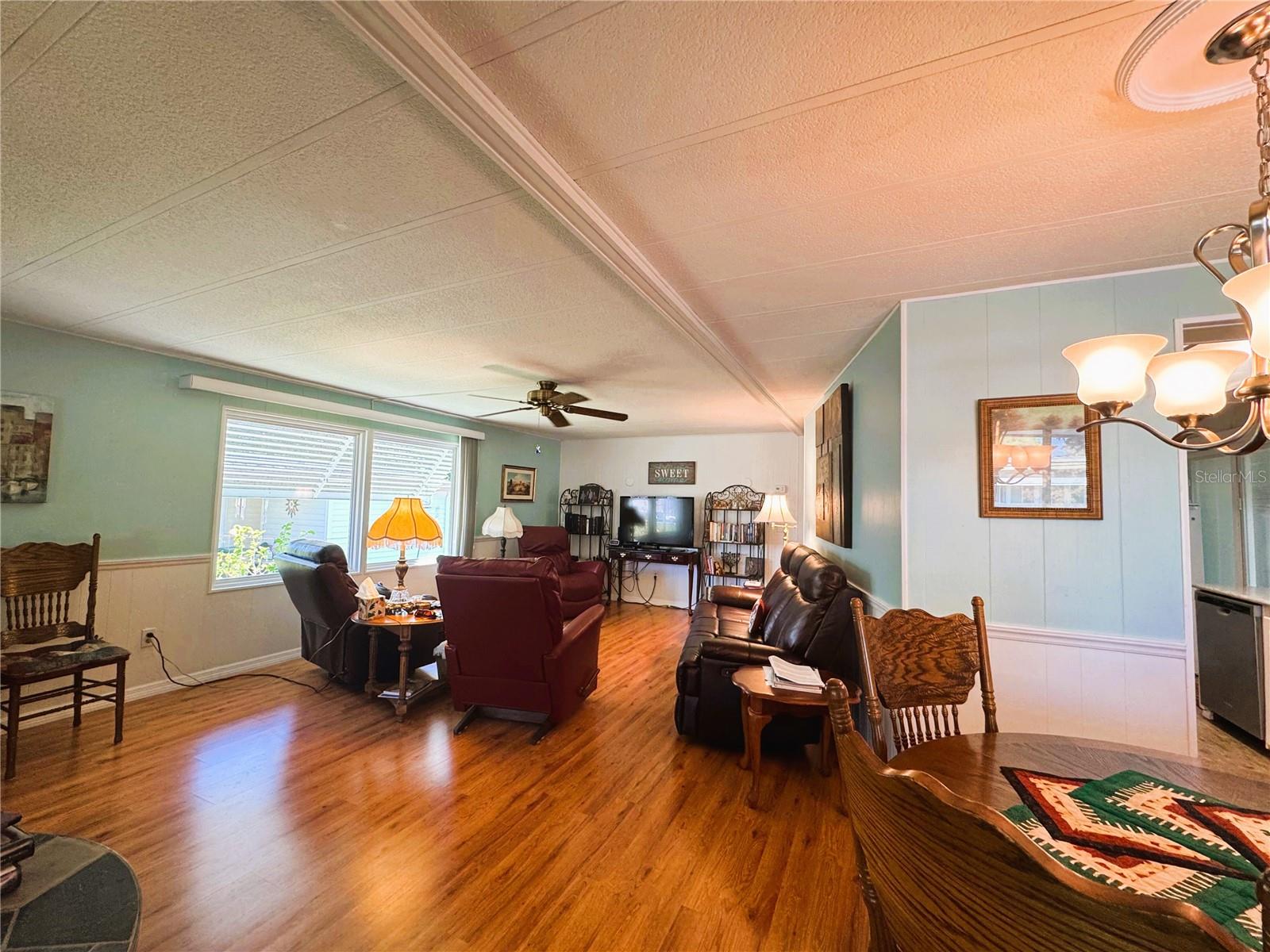 121 BOUGAINVILLEA DR, LEESBURG, FL, 34748