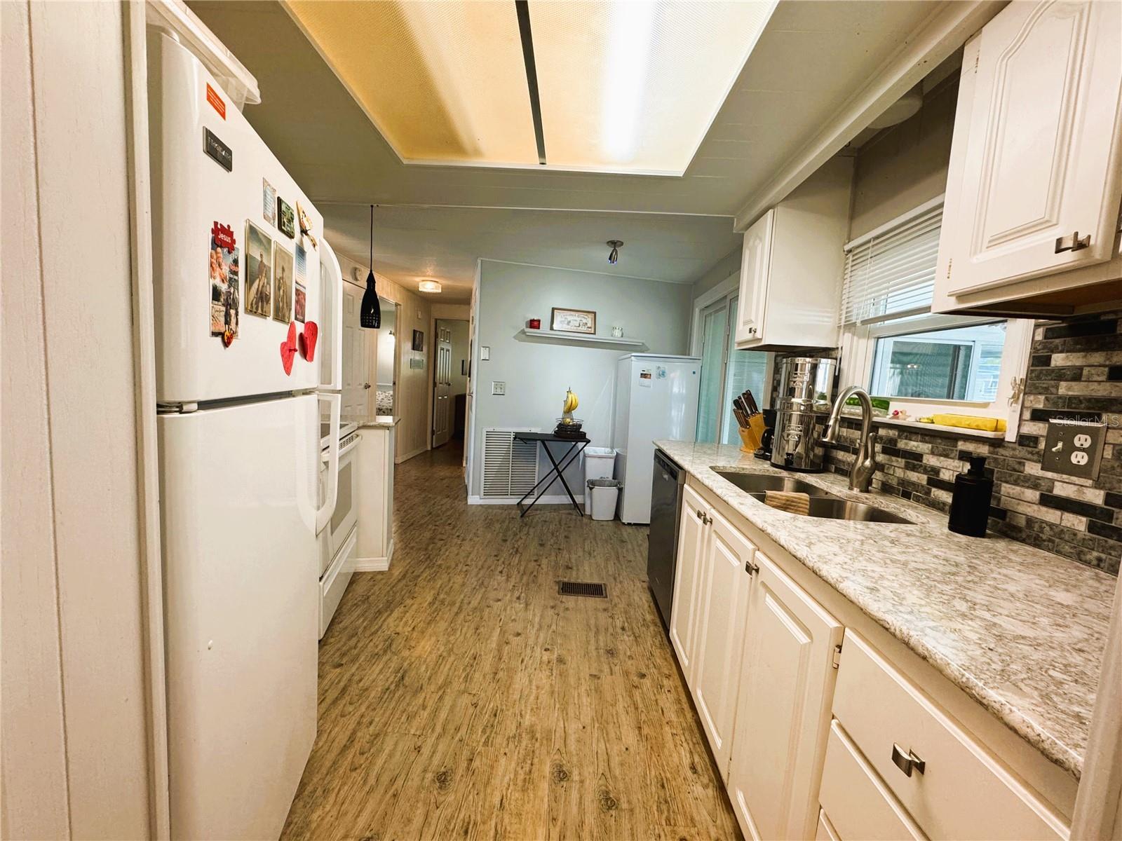 121 BOUGAINVILLEA DR, LEESBURG, FL, 34748